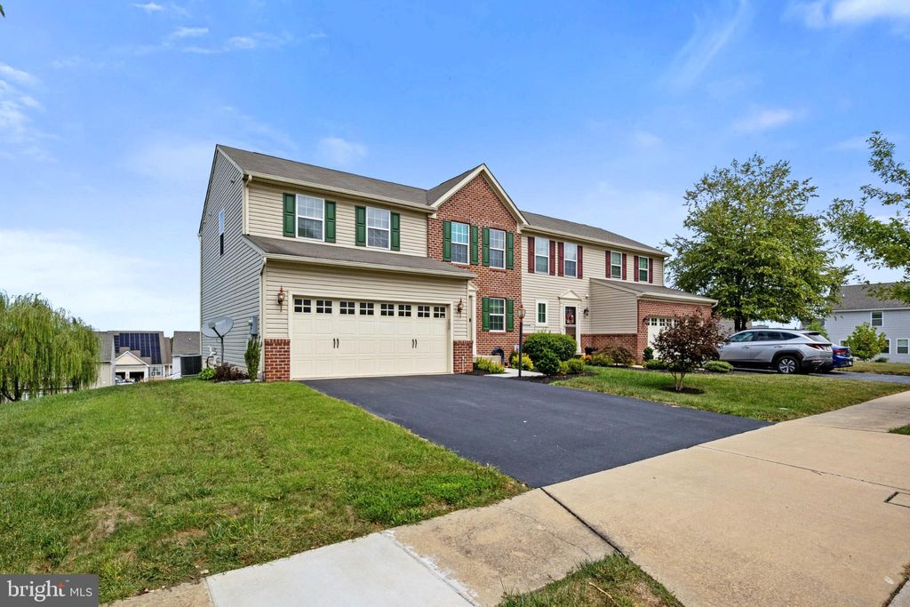 Photo of 856 Countryside Road, SEVEN VALLEYS, PA 17360 (MLS # PAYK2089922)