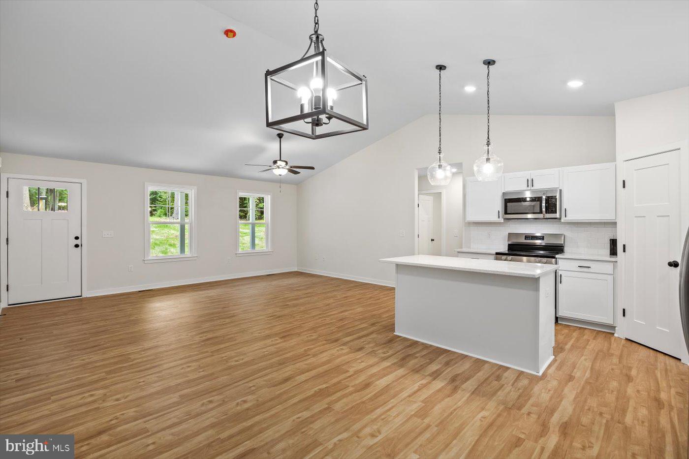 PRESIDENTIAL LAKES - Residential