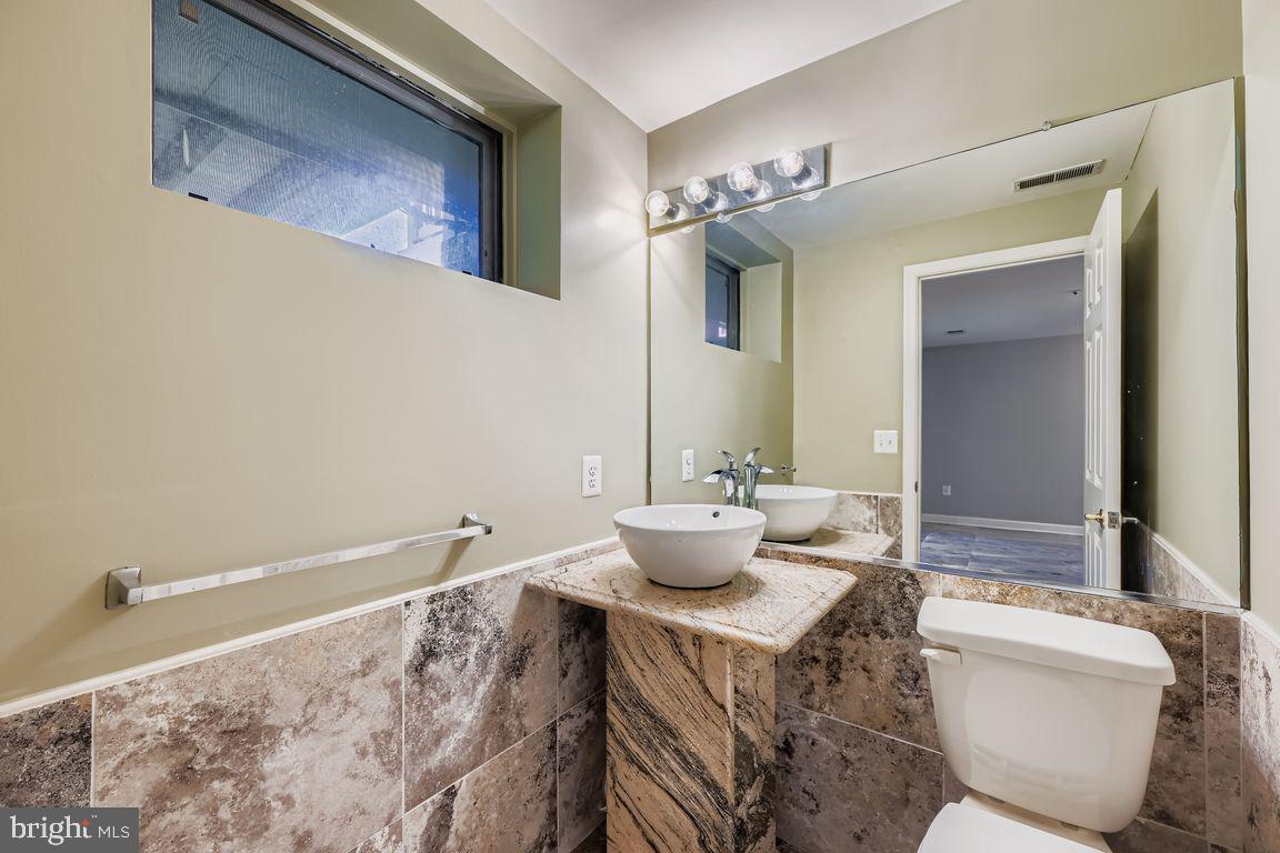 SUMMIT CHASE - Residential Lease