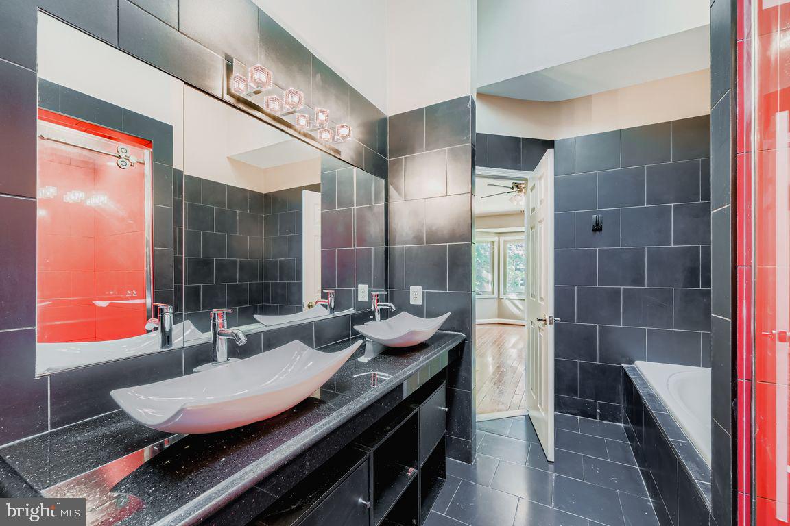 SUMMIT CHASE - Residential Lease