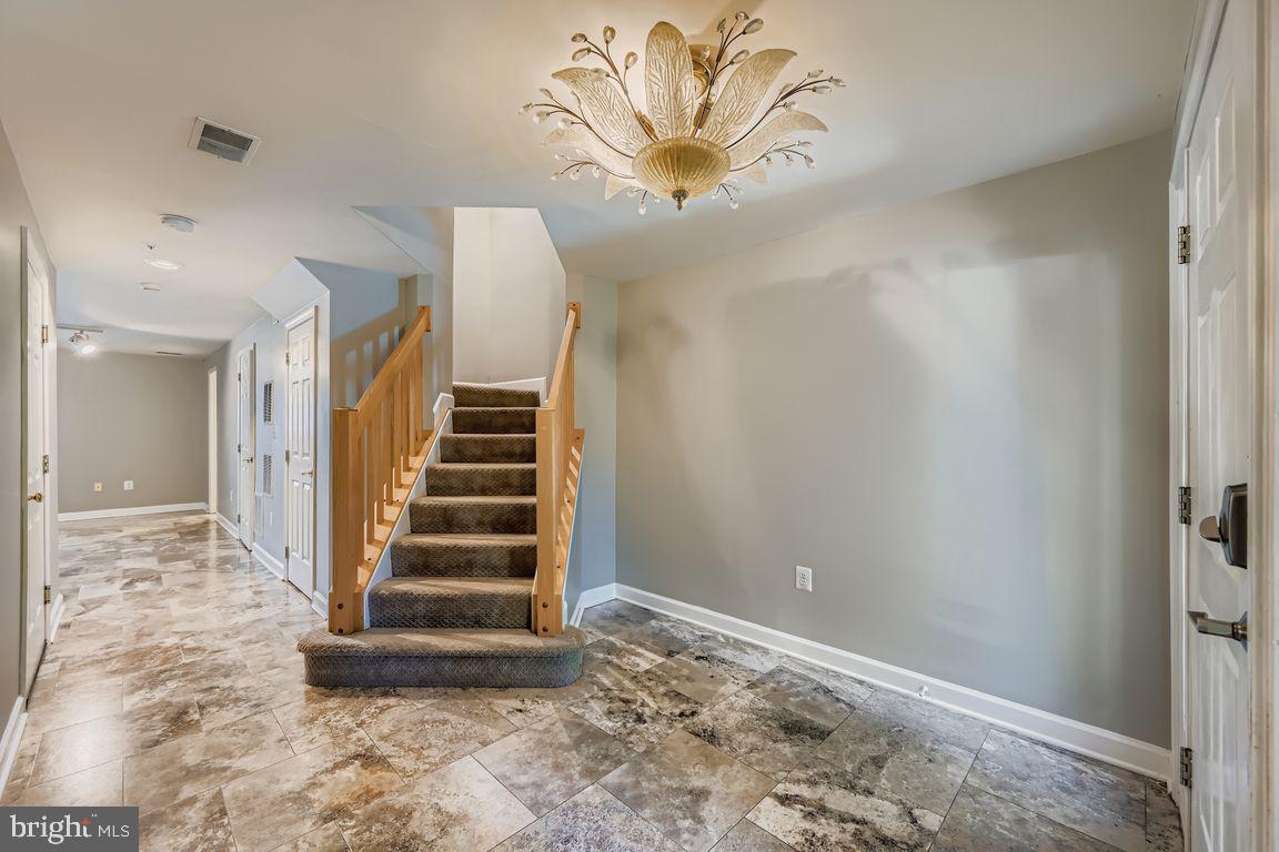 SUMMIT CHASE - Residential Lease