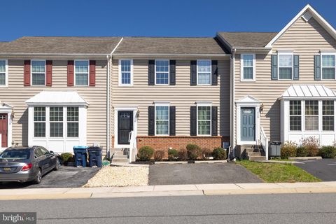 Townhouse For Sale - 428 Scarecrow Court<br/> HOCKESSIN, DE 19707