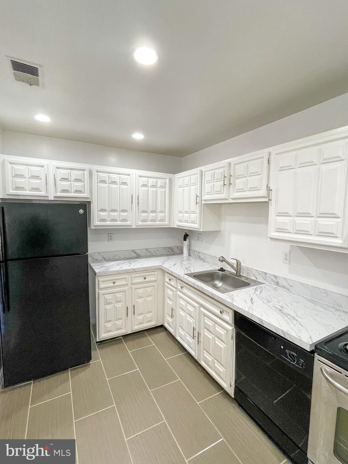 SOMERSET - Residential Lease