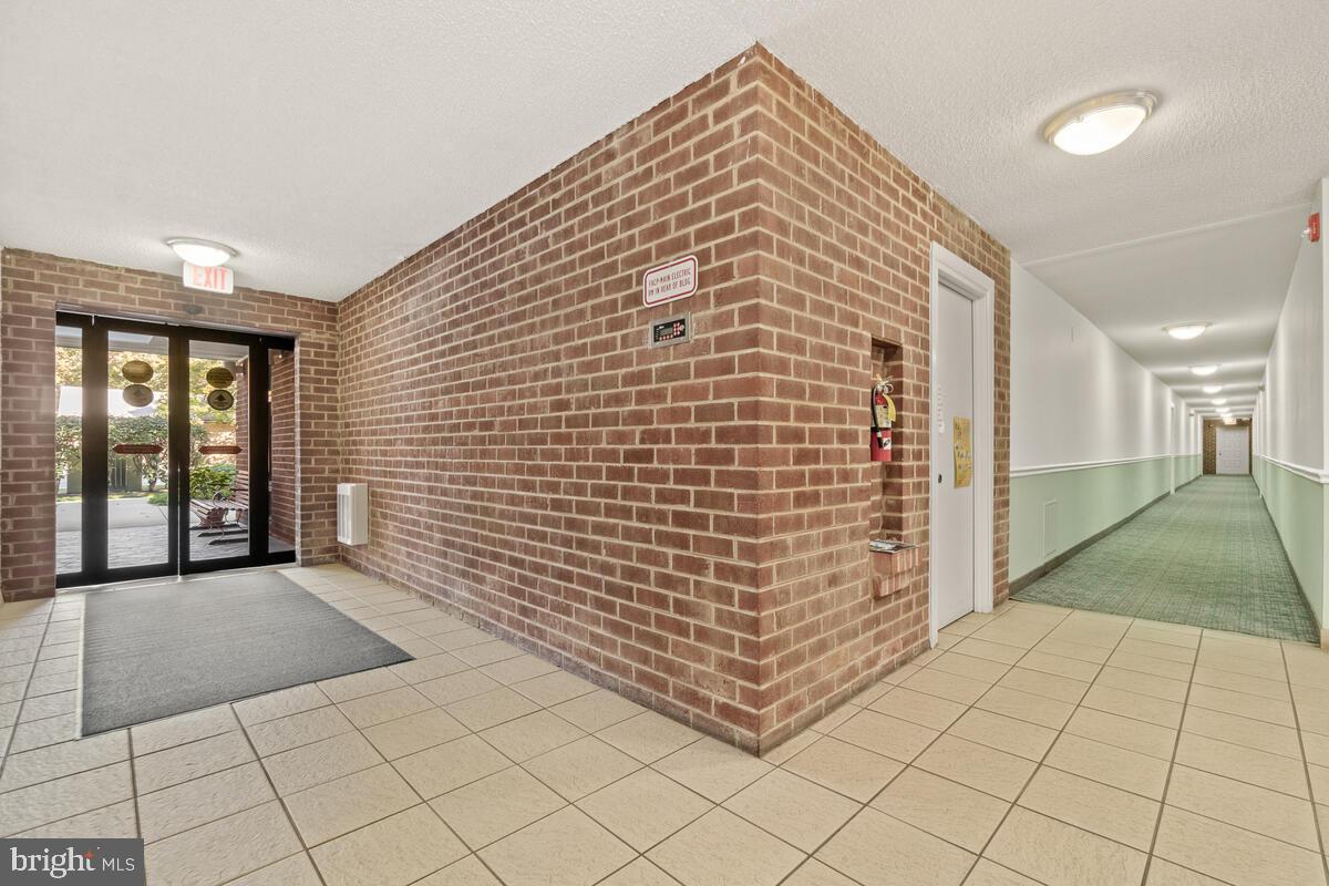 LEISURE WORLD - Residential