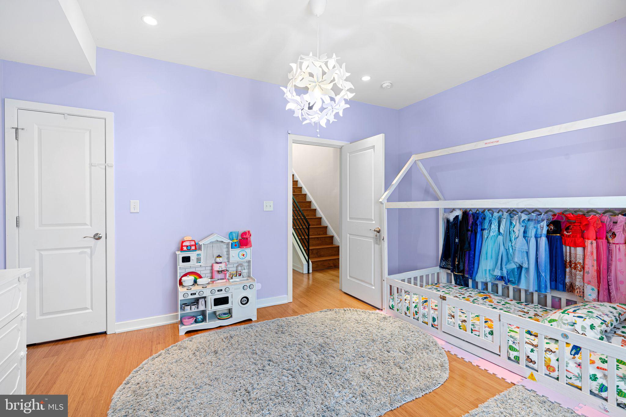 POINT BREEZE - Residential