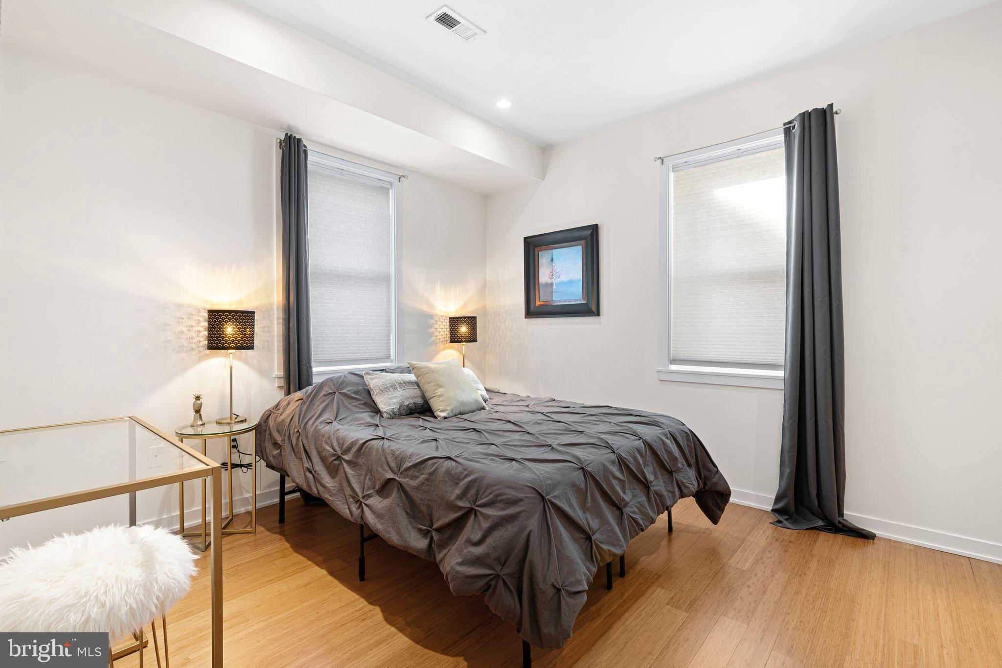 POINT BREEZE - Residential