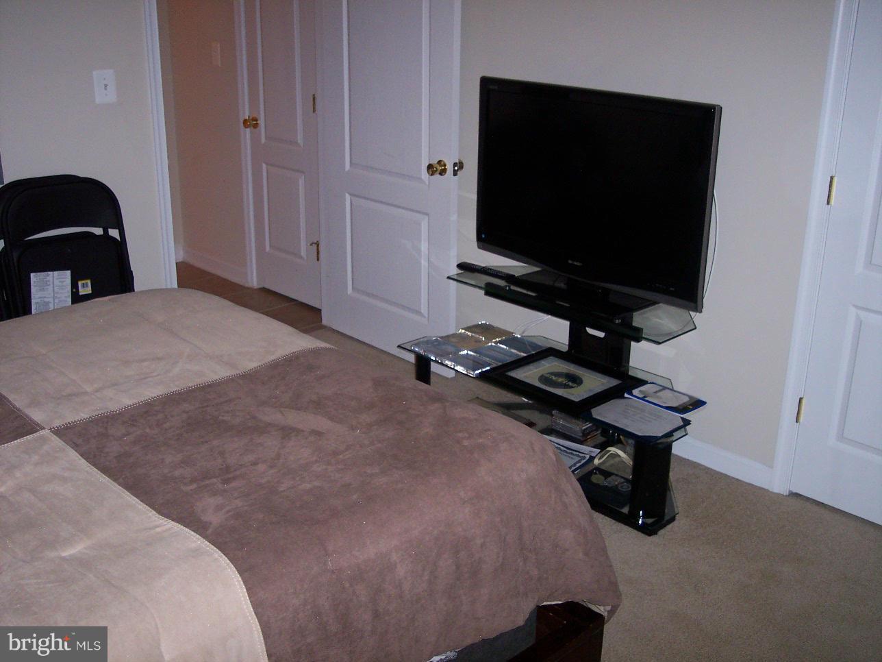 THE RESERVE CONDOMINIUMS - Residential Lease