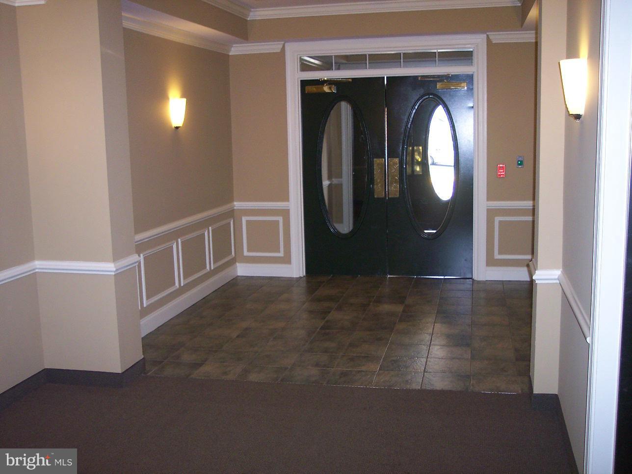 THE RESERVE CONDOMINIUMS - Residential Lease