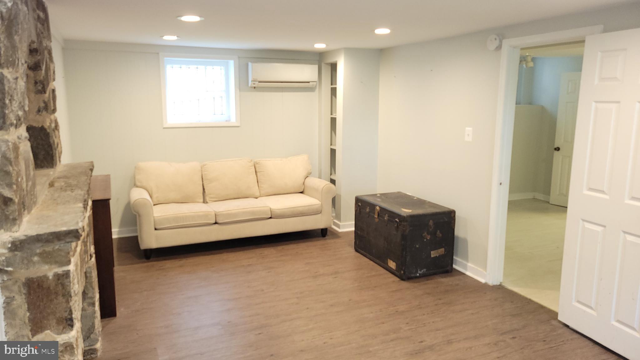 CEDARCROFT HISTORIC DISTRICT - Residential Lease