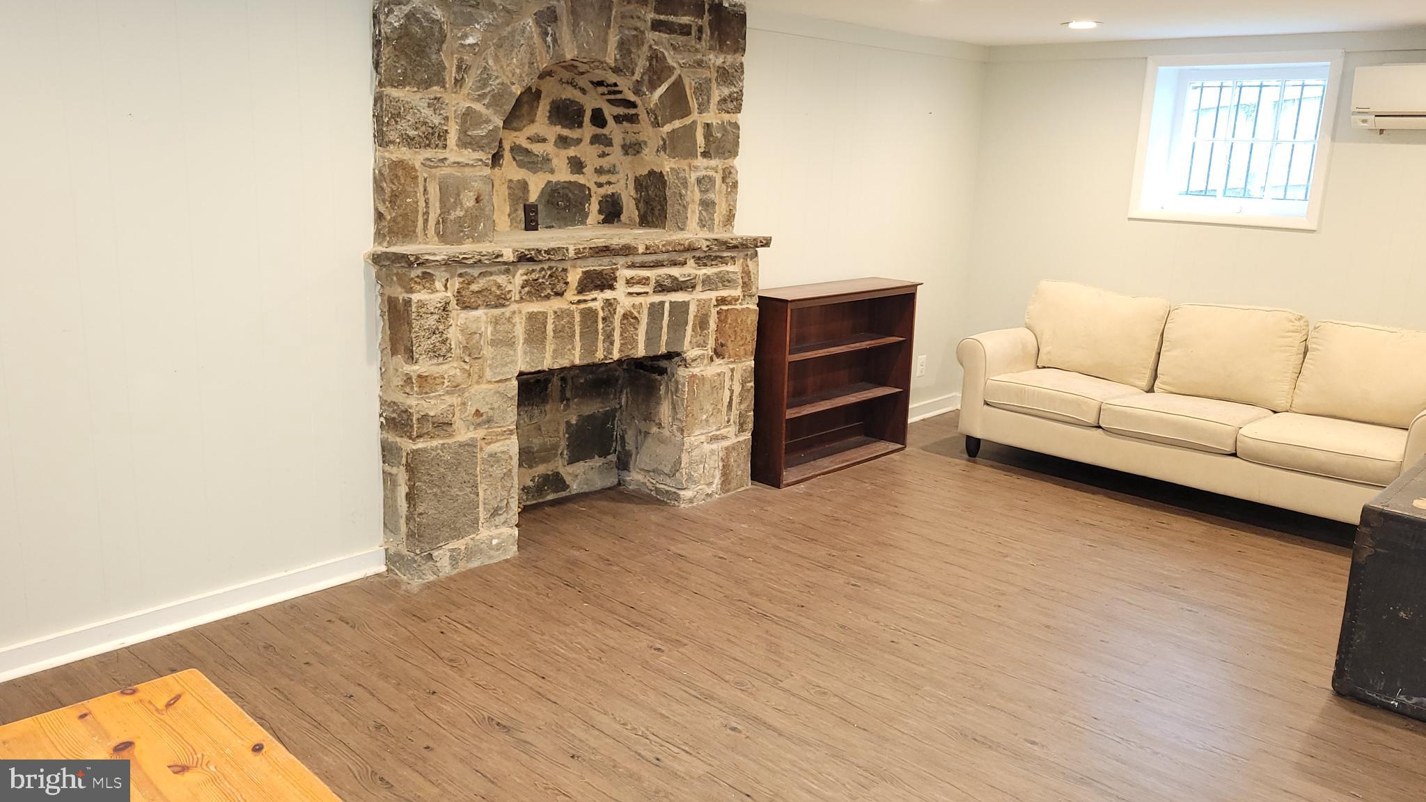 CEDARCROFT HISTORIC DISTRICT - Residential Lease