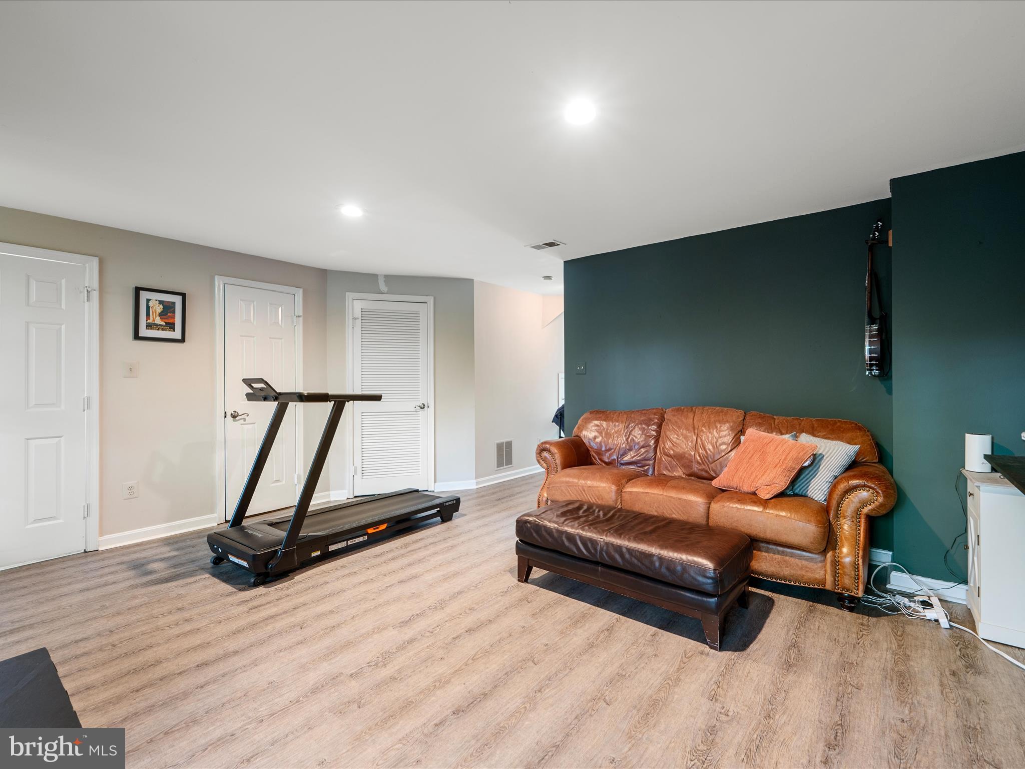 892 TALL OAKS SQUARE SE