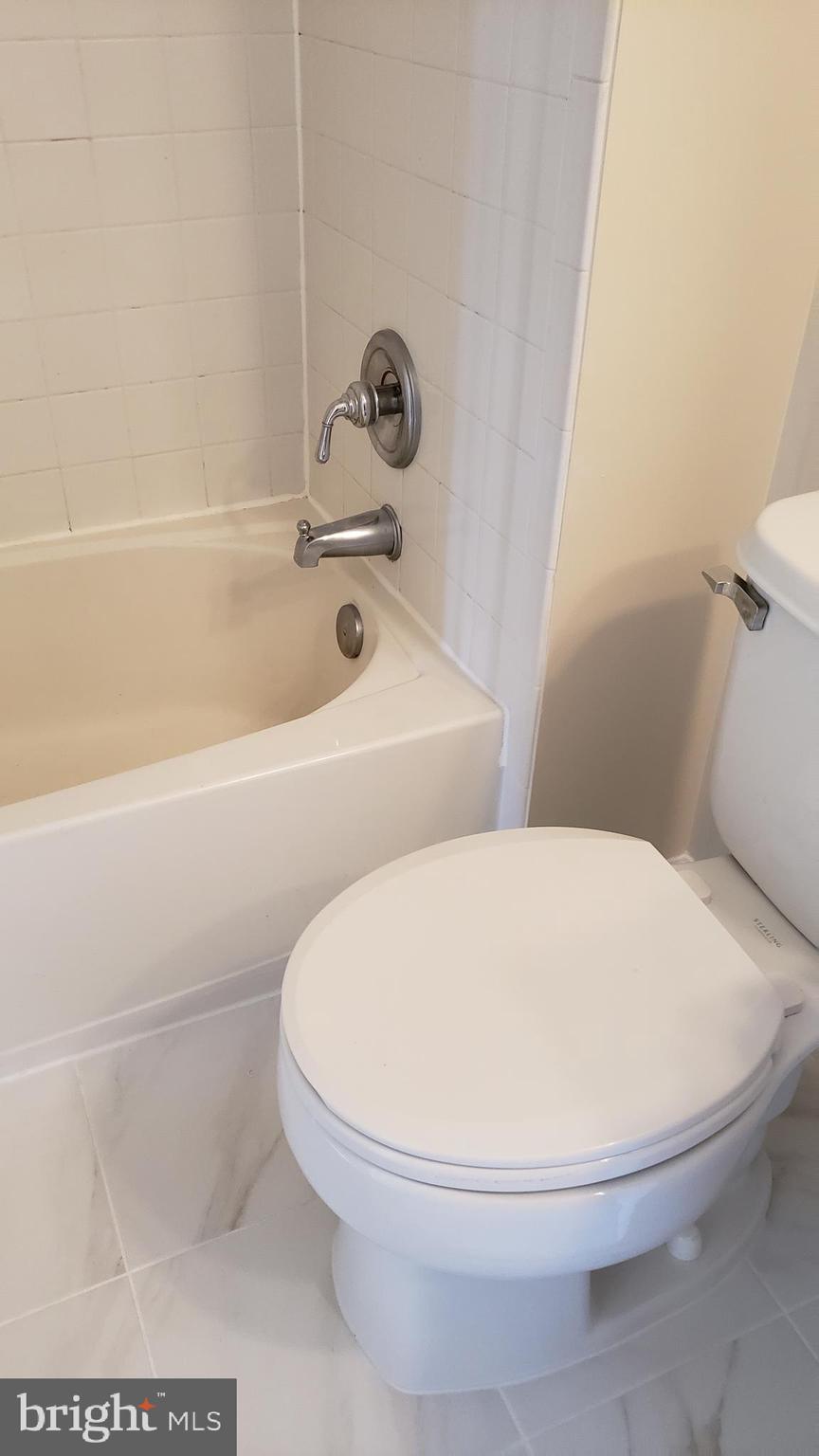 ASHBURN VILLAGE - Residential Lease