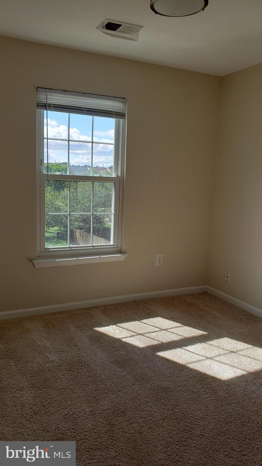 ASHBURN VILLAGE - Residential Lease