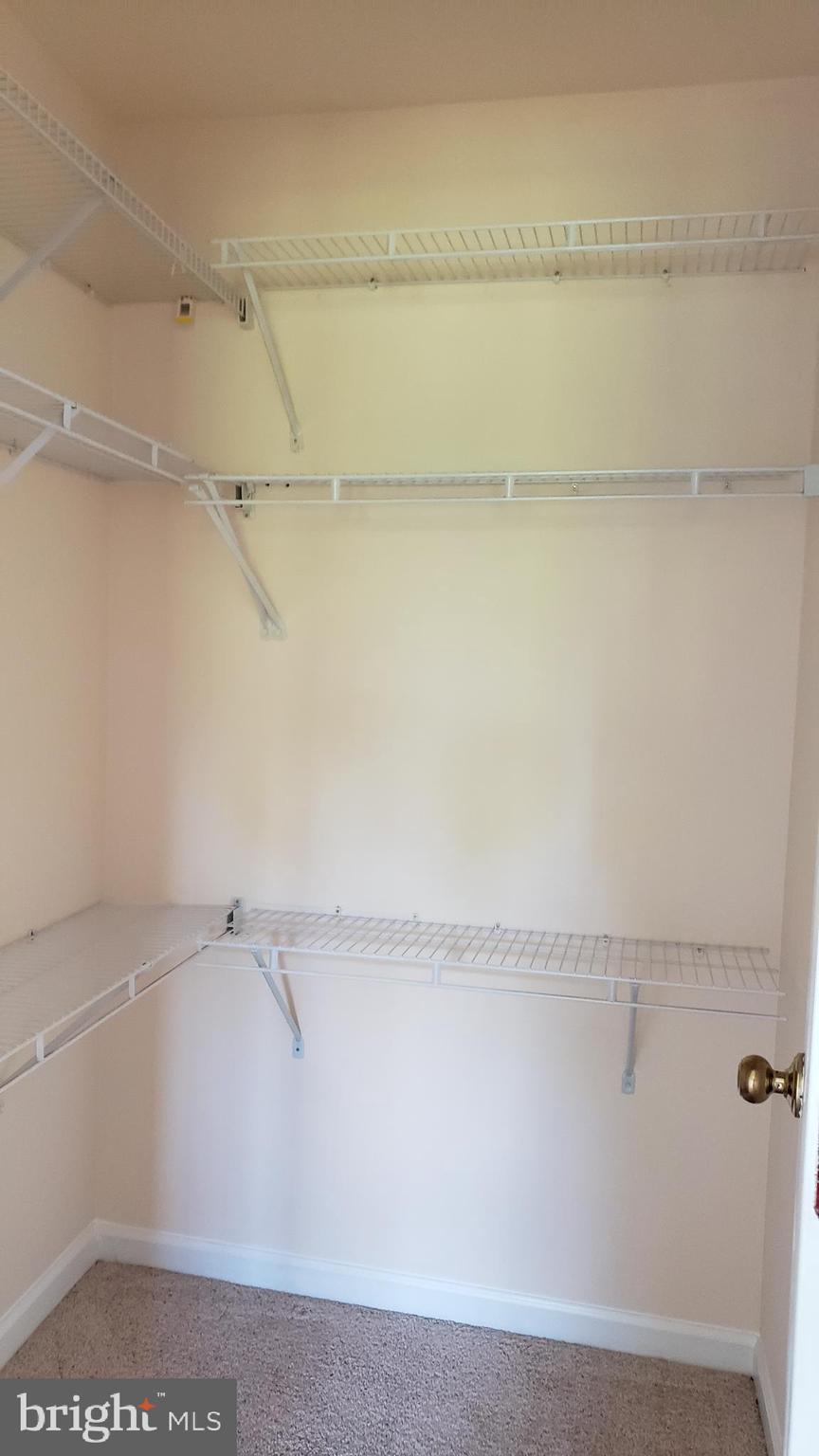 ASHBURN VILLAGE - Residential Lease