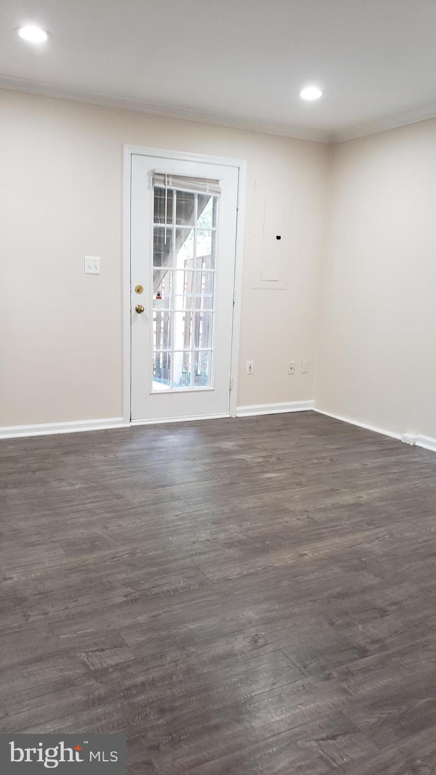 ASHBURN VILLAGE - Residential Lease