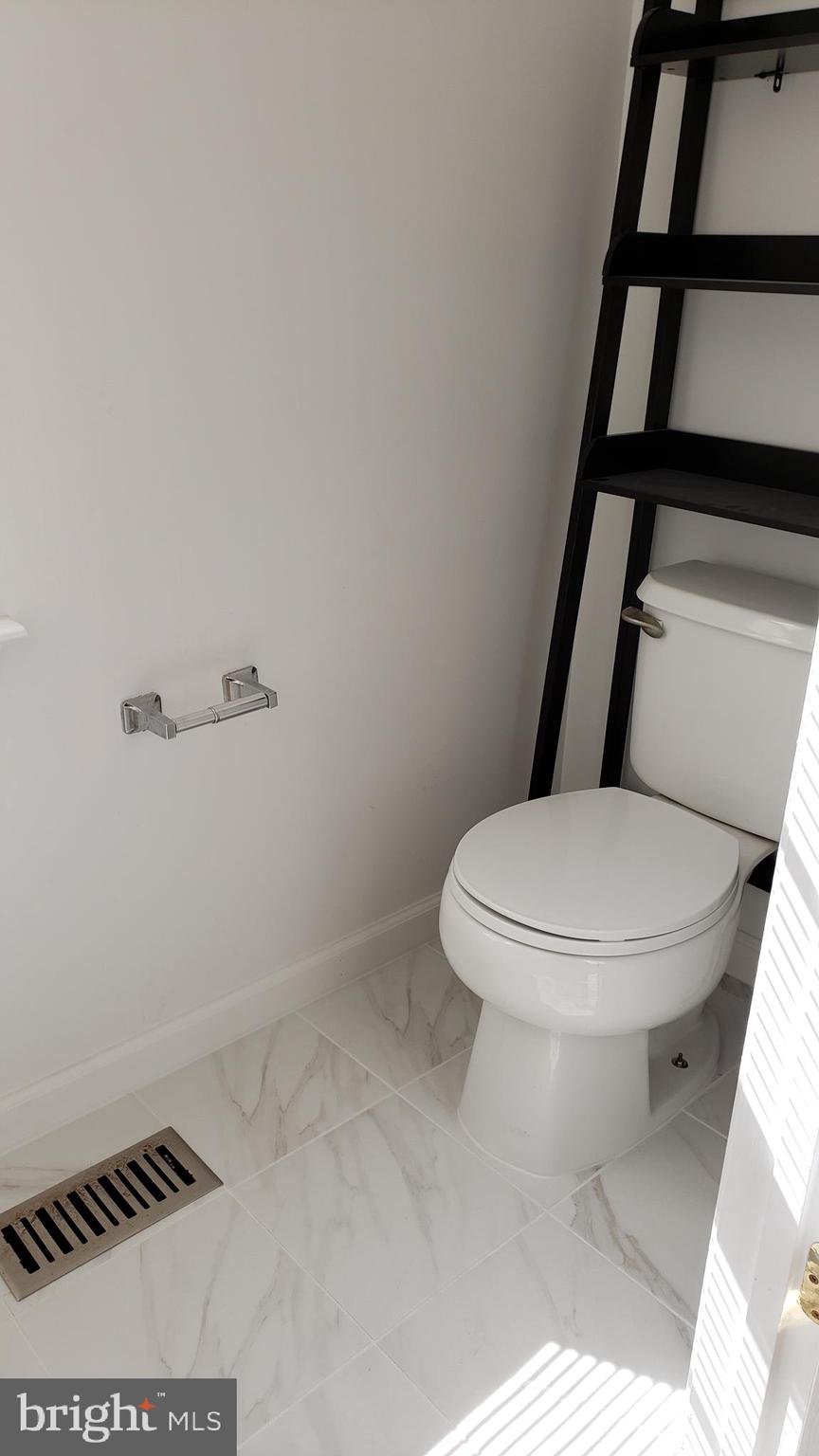 ASHBURN VILLAGE - Residential Lease