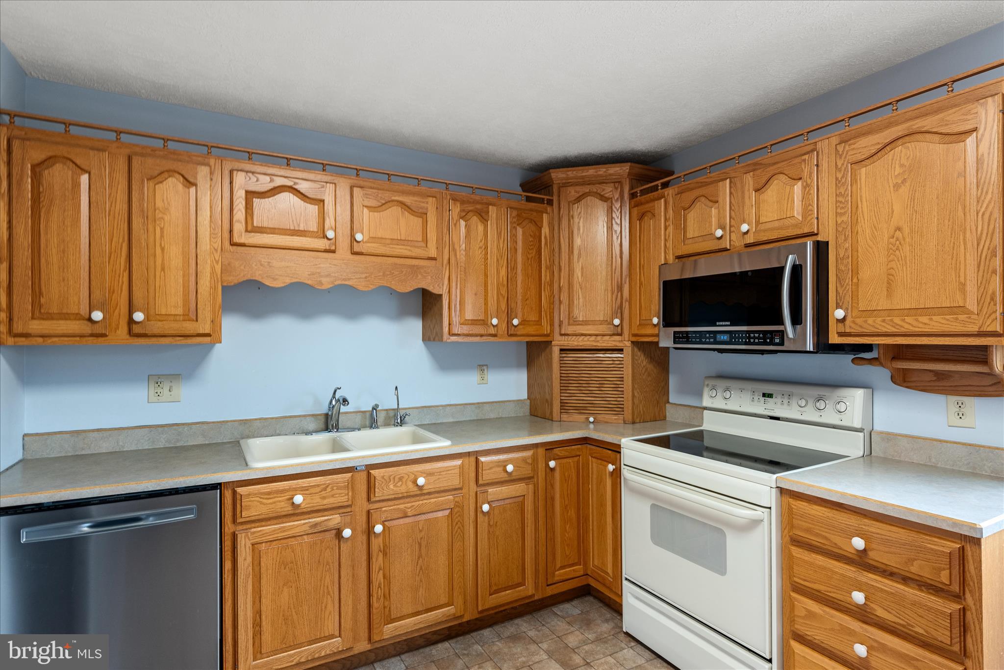 SUNRISE SUMMIT - Residential Income