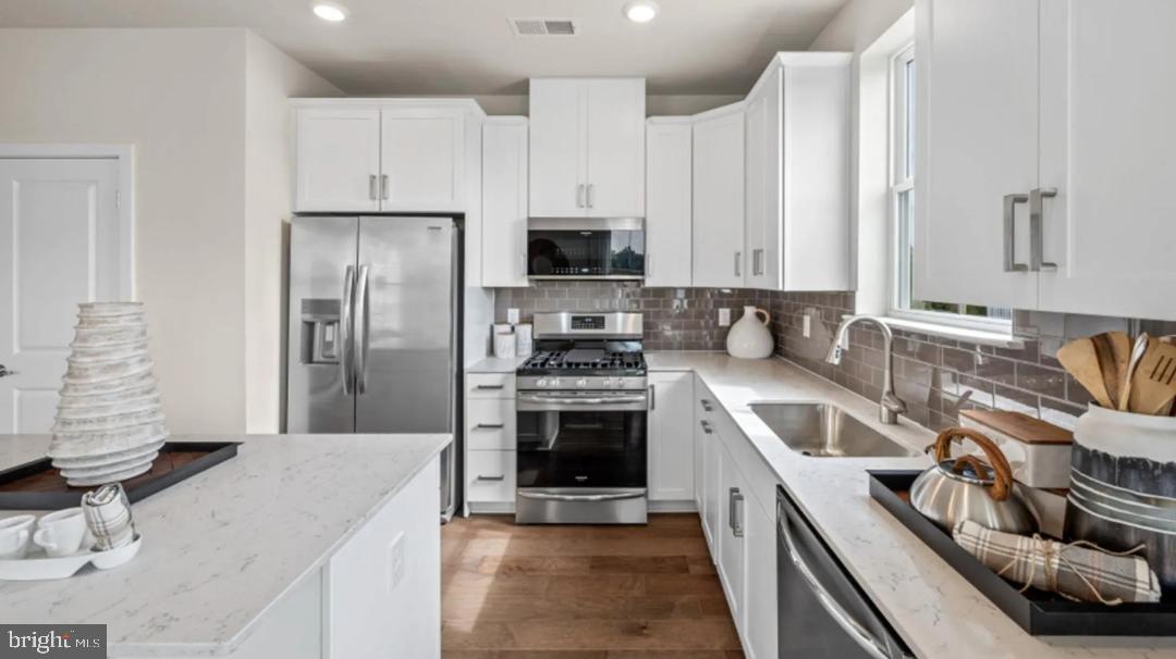 STEELPOINTE - Residential Lease