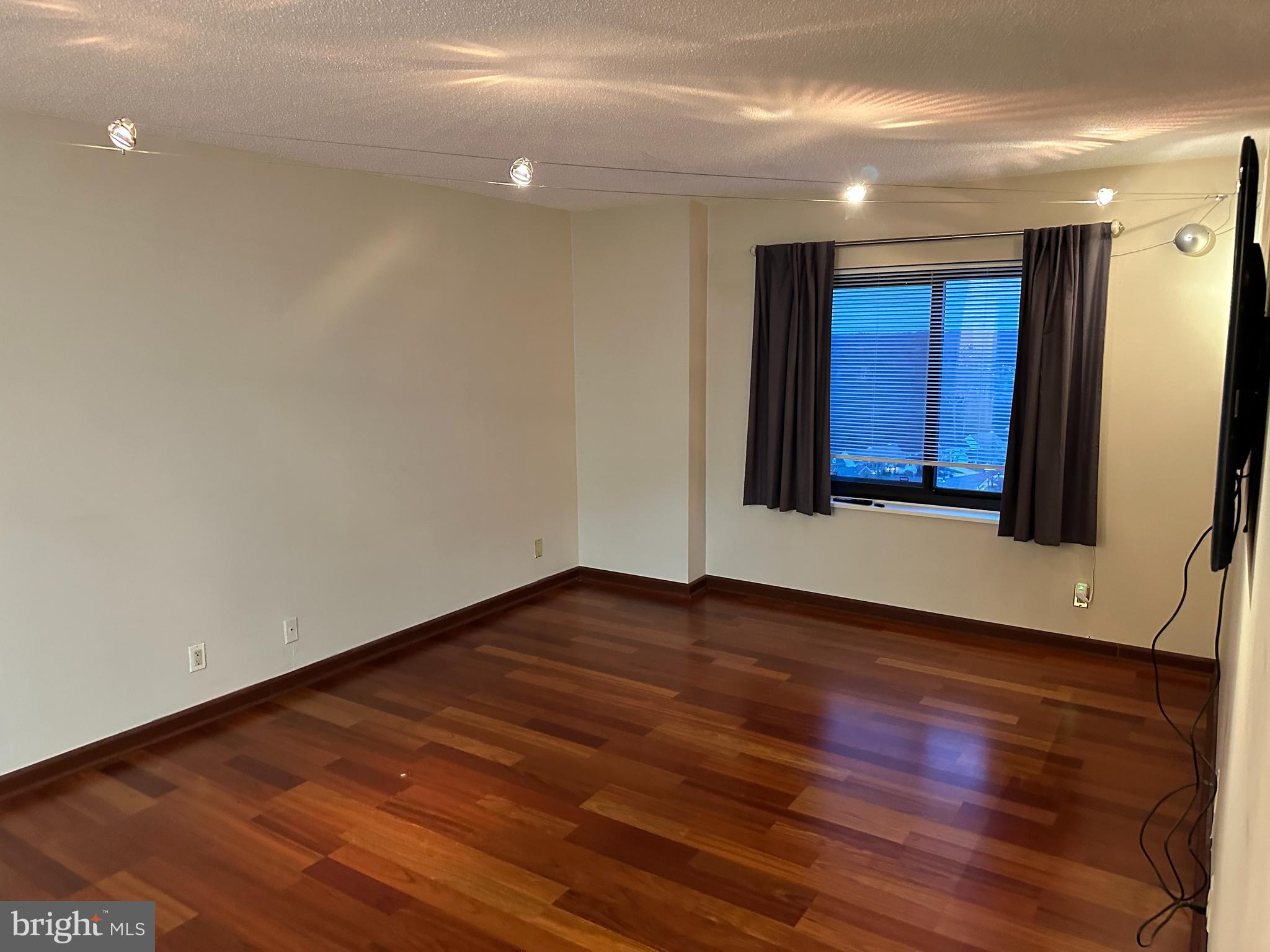 WATERGATE AT LANDMARK - Residential