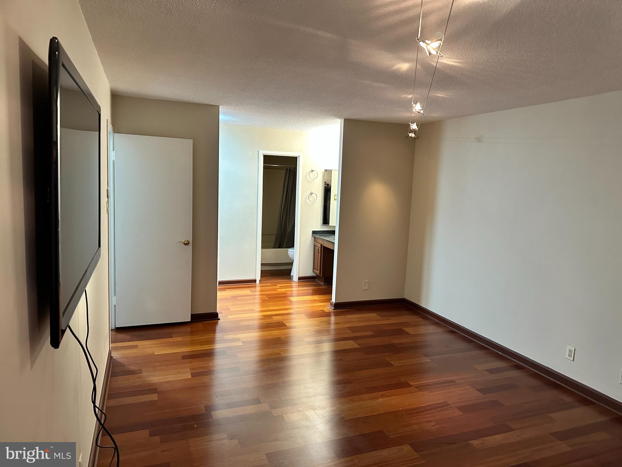 WATERGATE AT LANDMARK - Residential