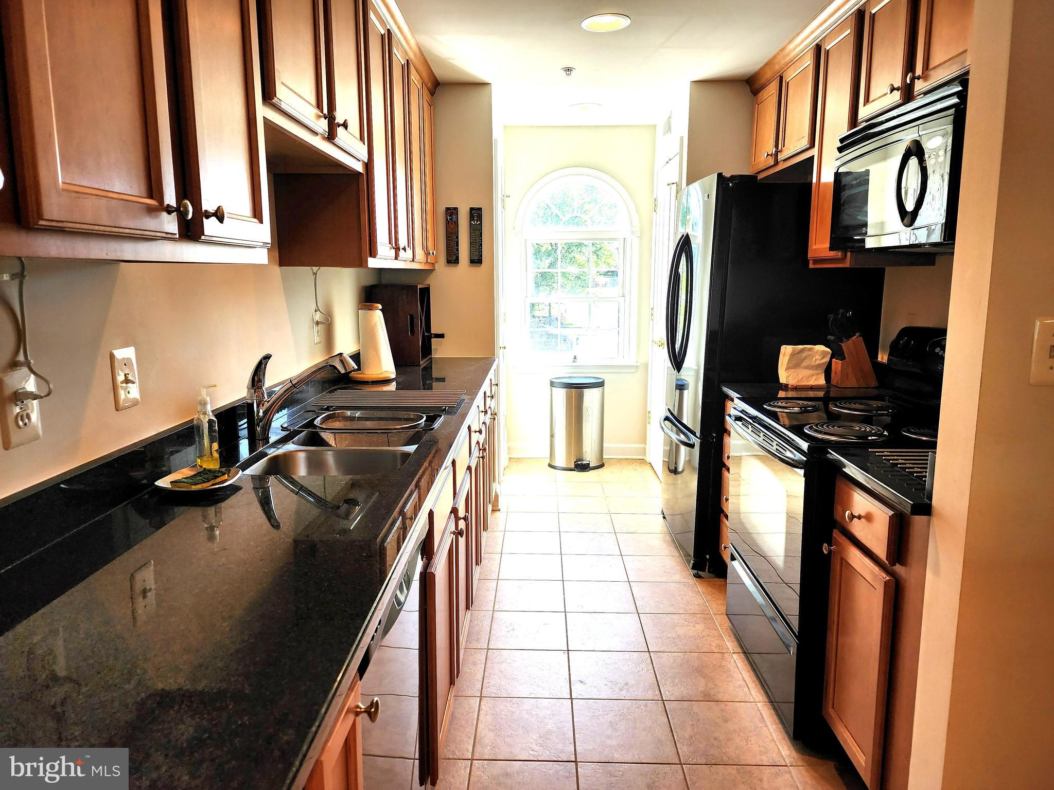 24 MCMULLENS WHARF 2C