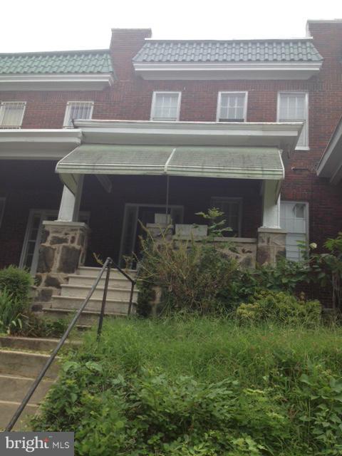 SPACIOUS 3 BR 1 + 1/2 BA TOWNHOME IN COPPIN HEIGHTS COMMUNITY.. SOLD IN AS IS CONDITION