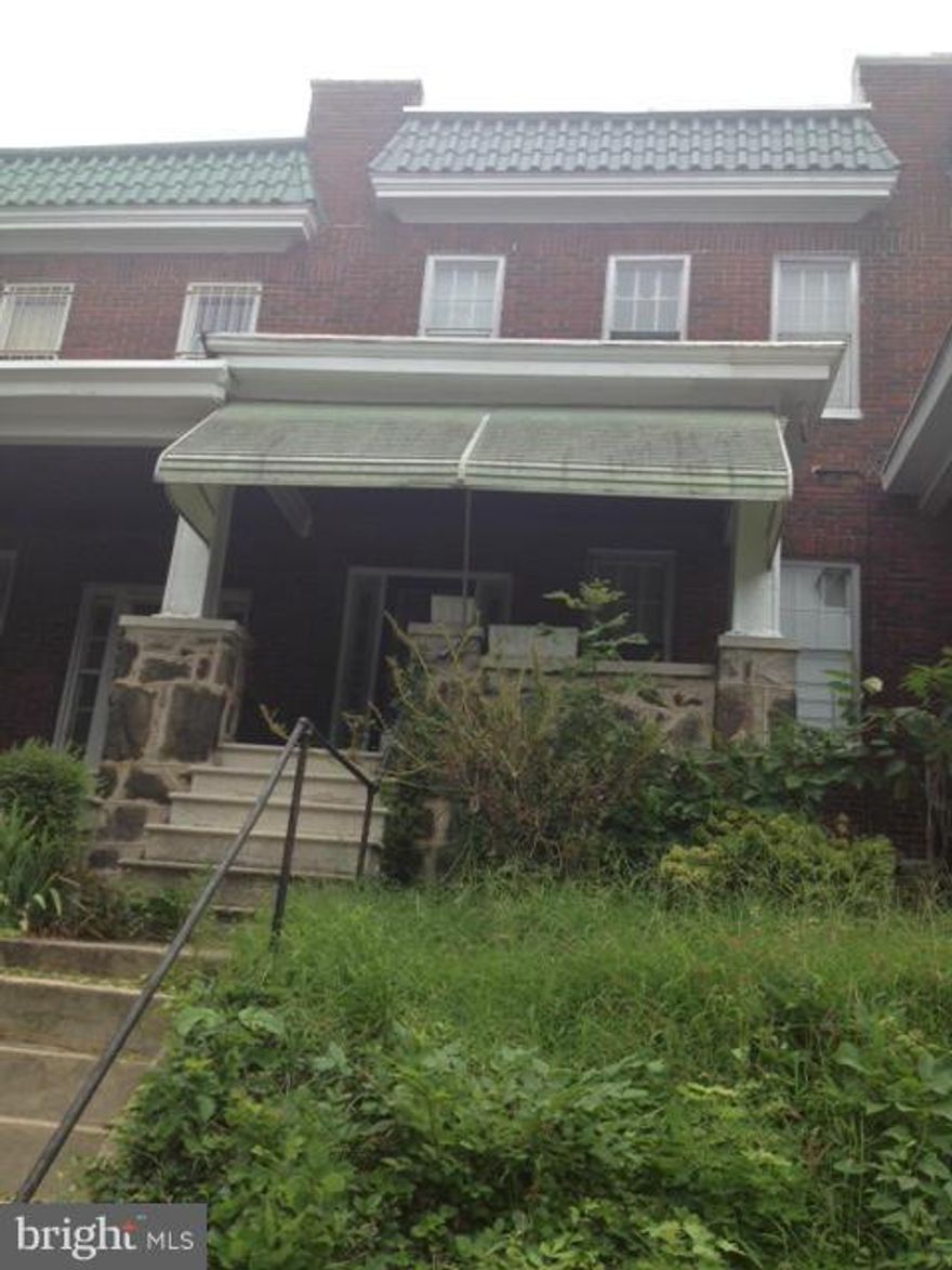 SPACIOUS 3 BR  1 + 1/2 BA TOWNHOME IN COPPIN HEIGHTS COMMUNITY.. SOLD IN AS IS CONDITION