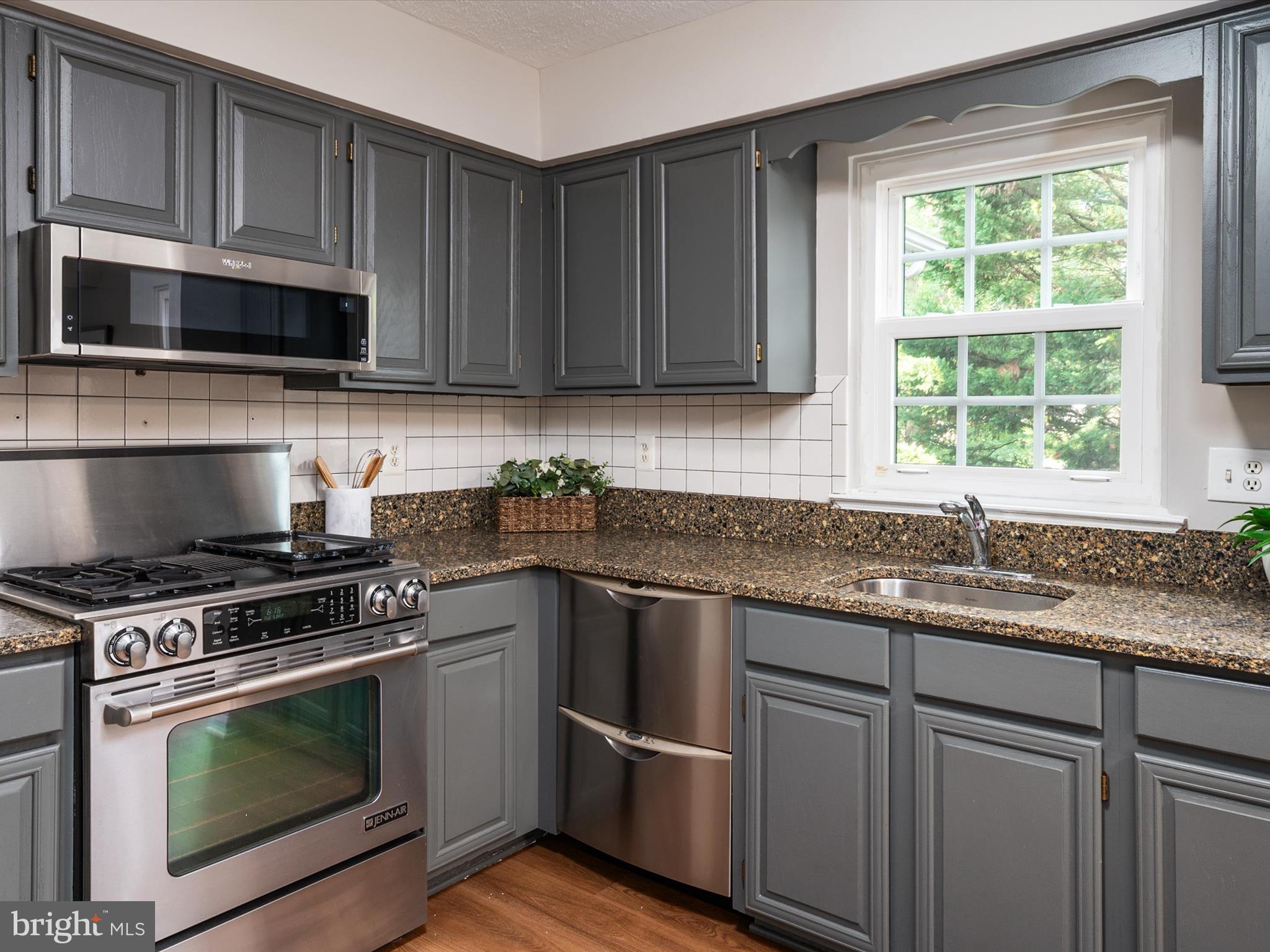 MOUNT AUGUSTINE - Residential