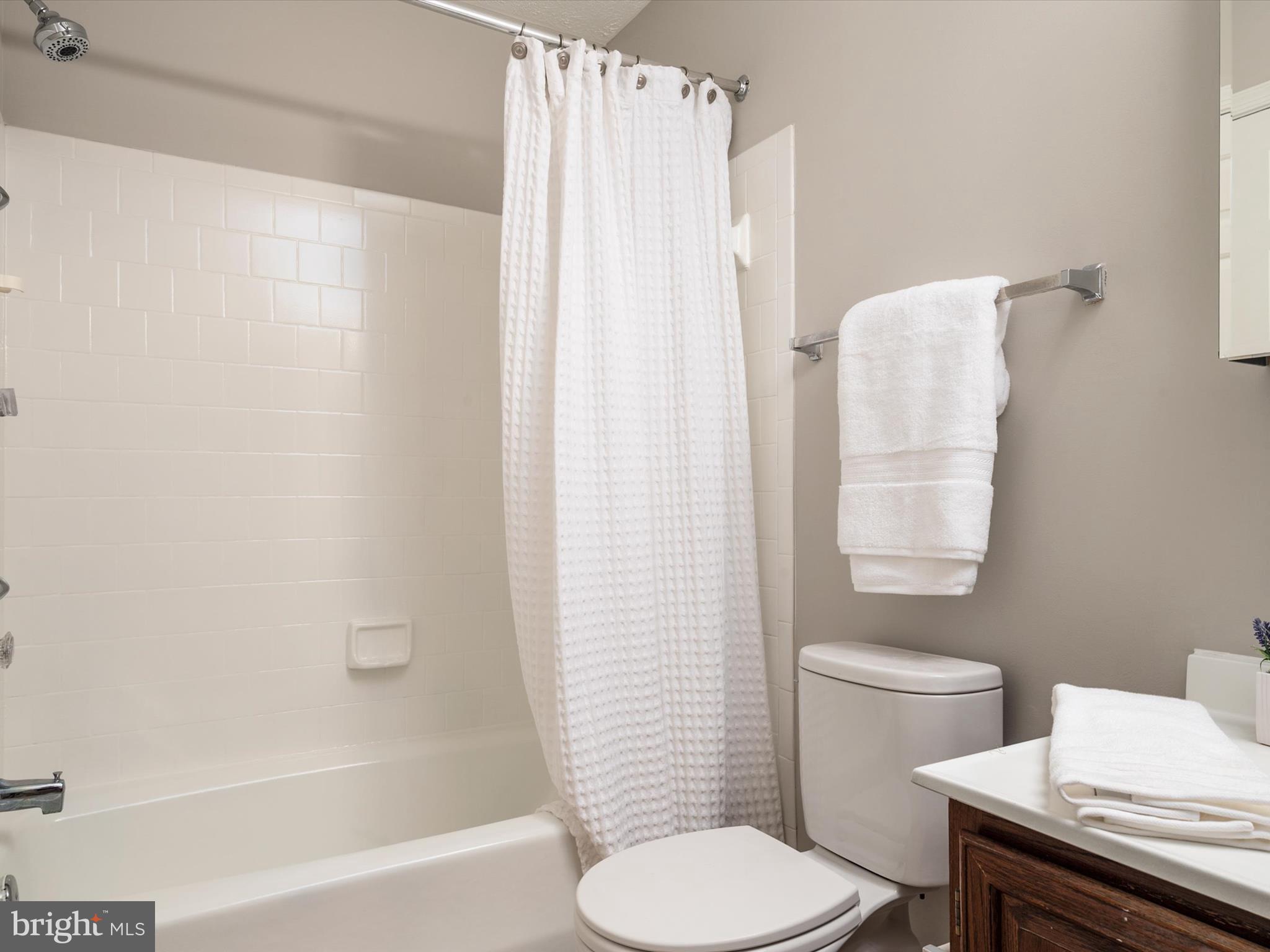 MOUNT AUGUSTINE - Residential