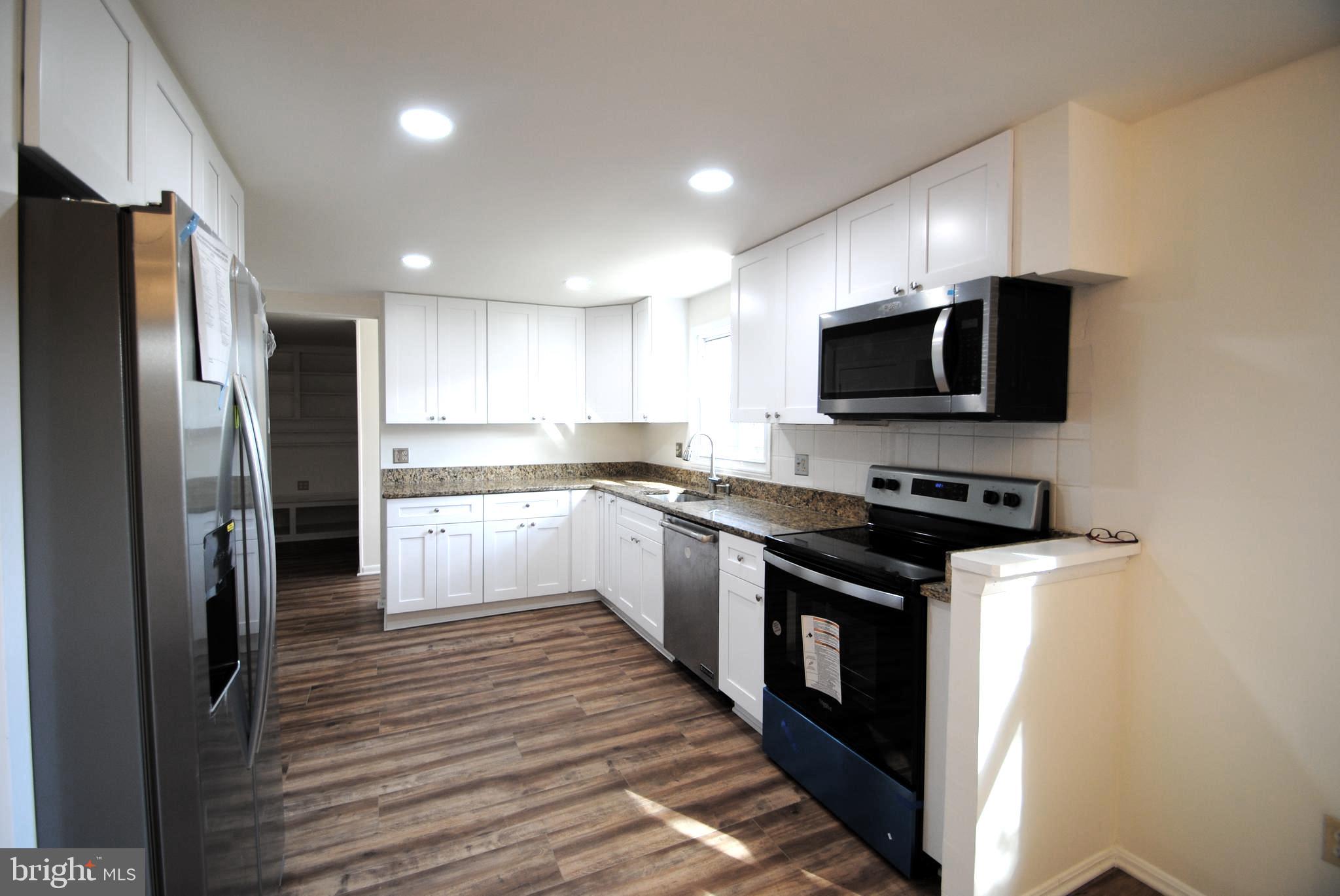 FOX MILL ESTATES - Residential