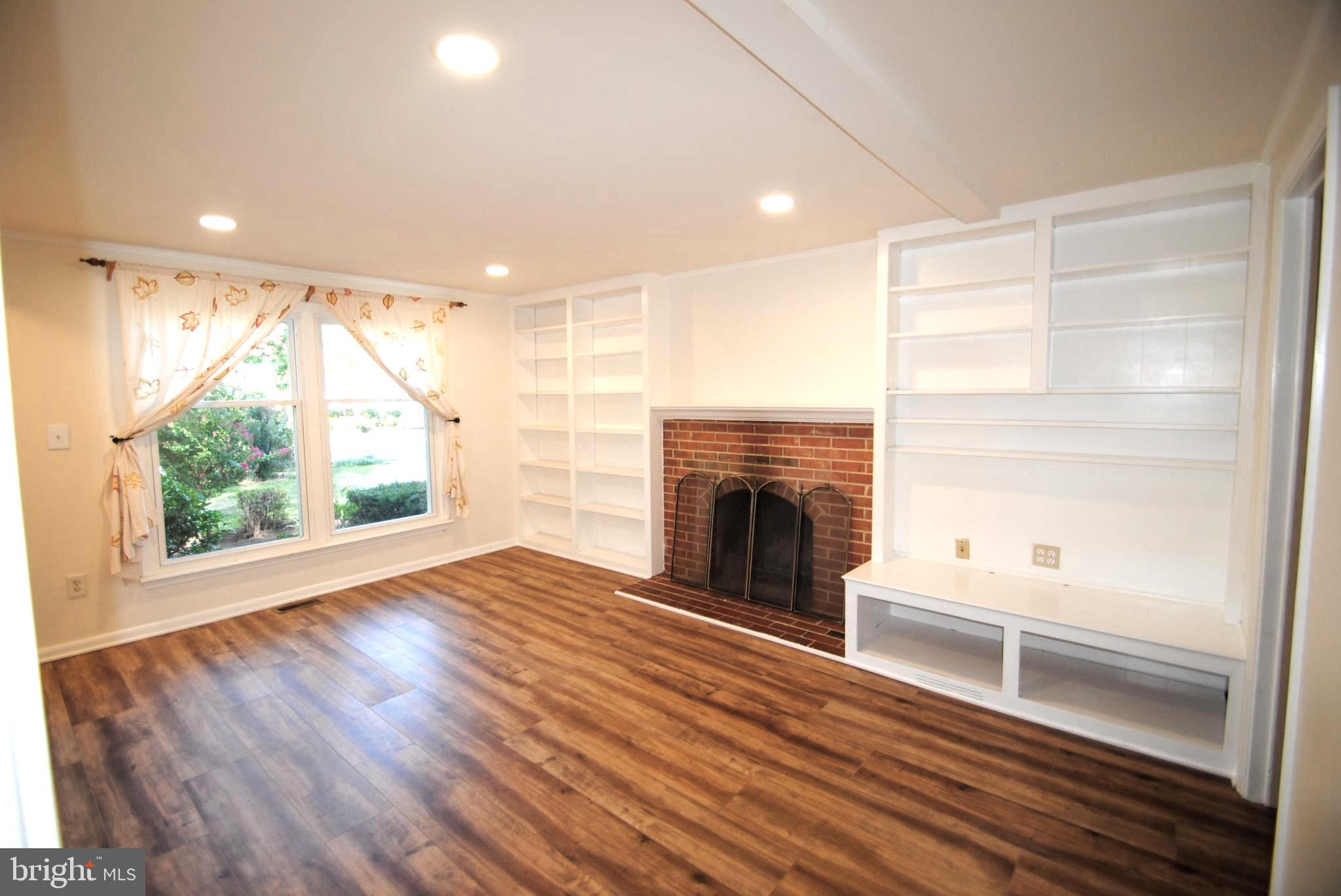 FOX MILL ESTATES - Residential