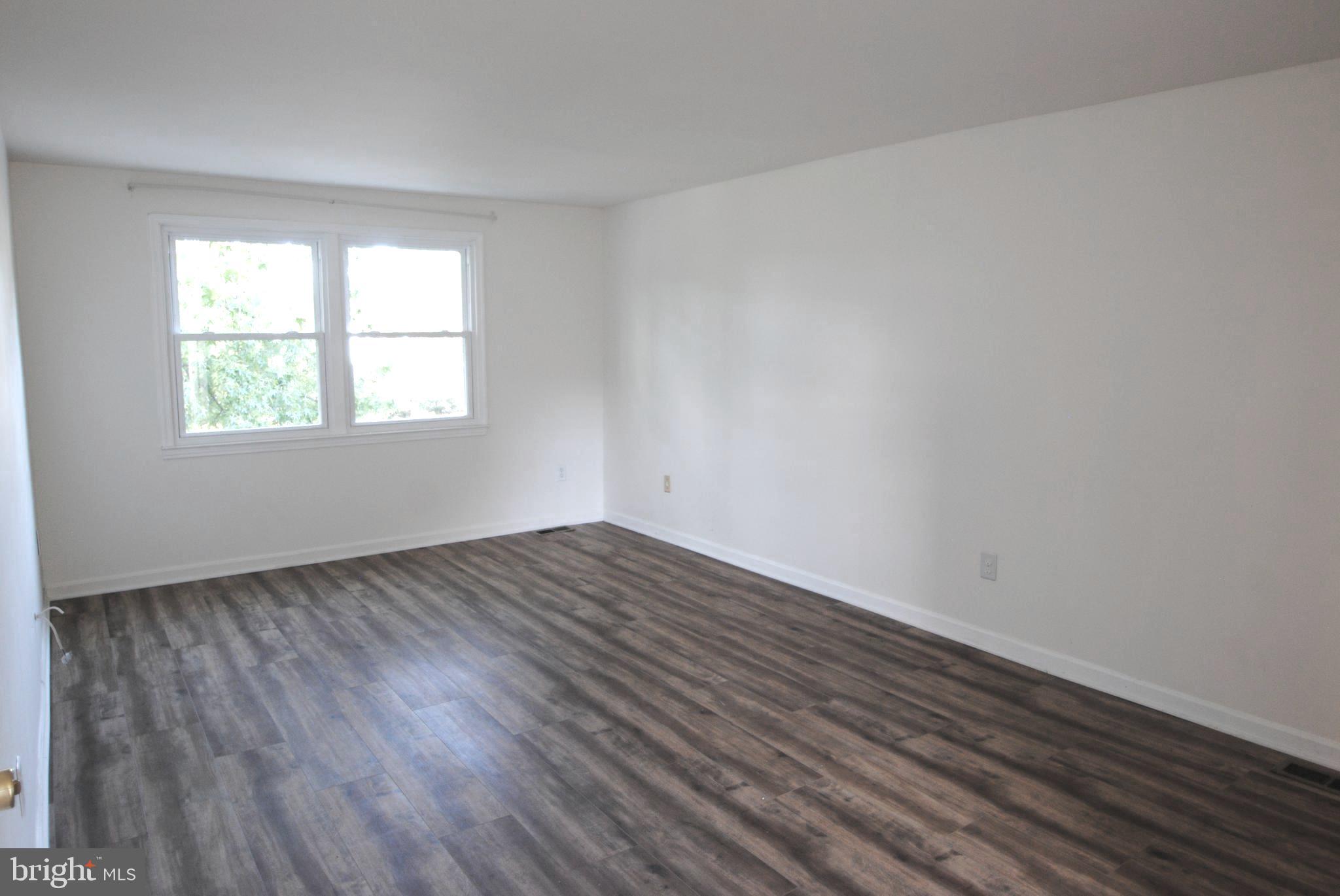 FOX MILL ESTATES - Residential