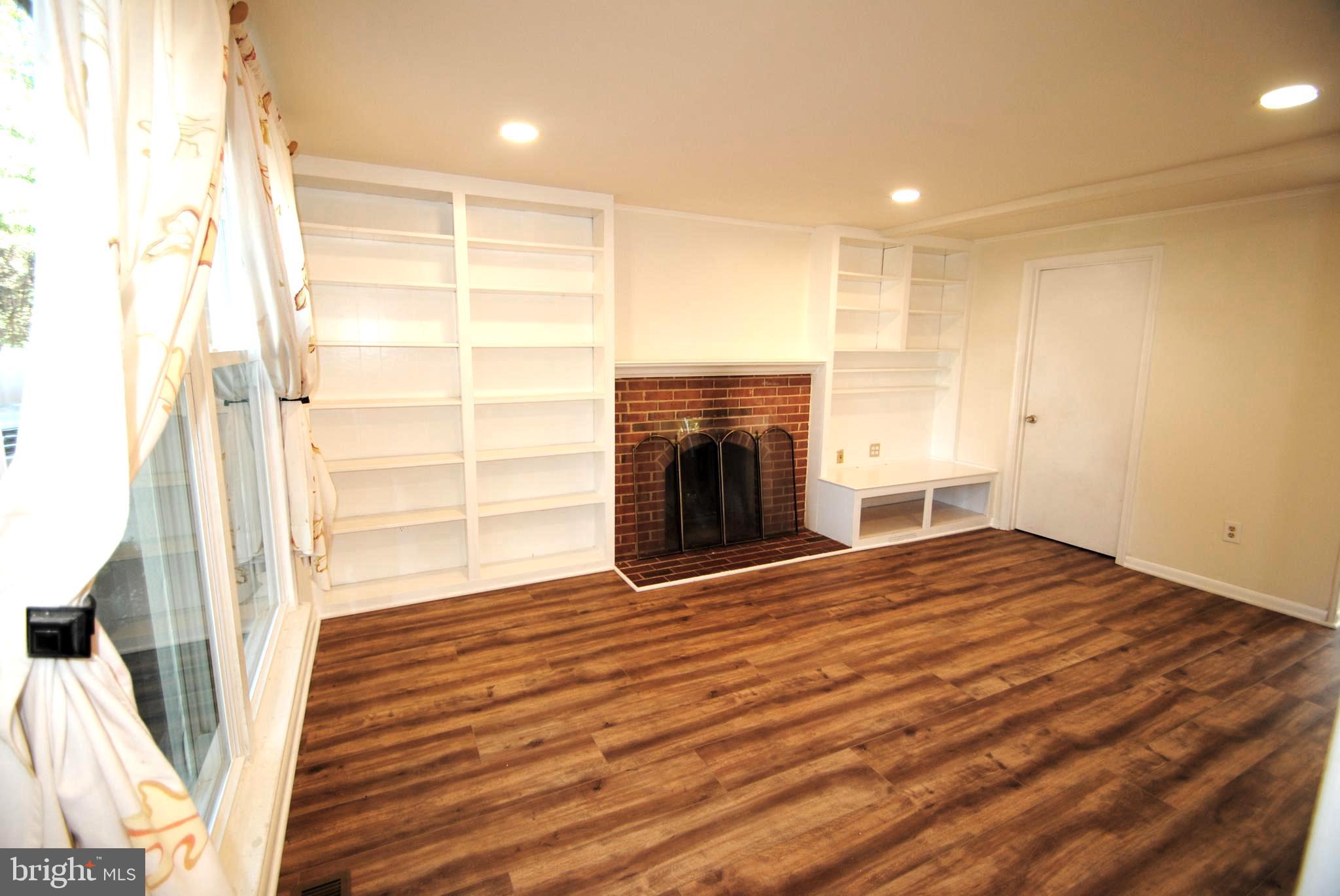 FOX MILL ESTATES - Residential