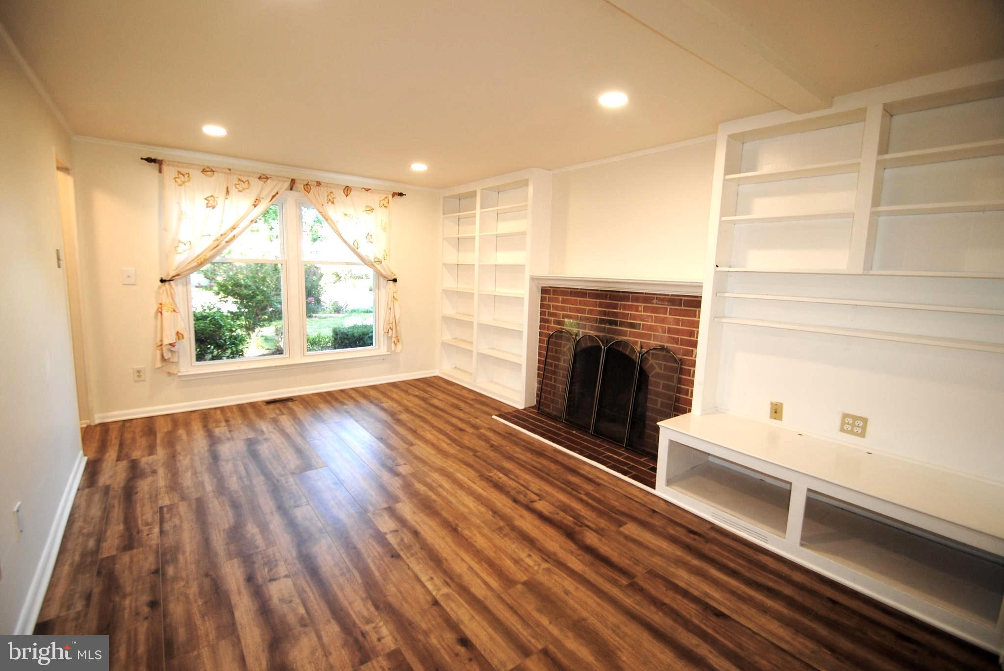 FOX MILL ESTATES - Residential