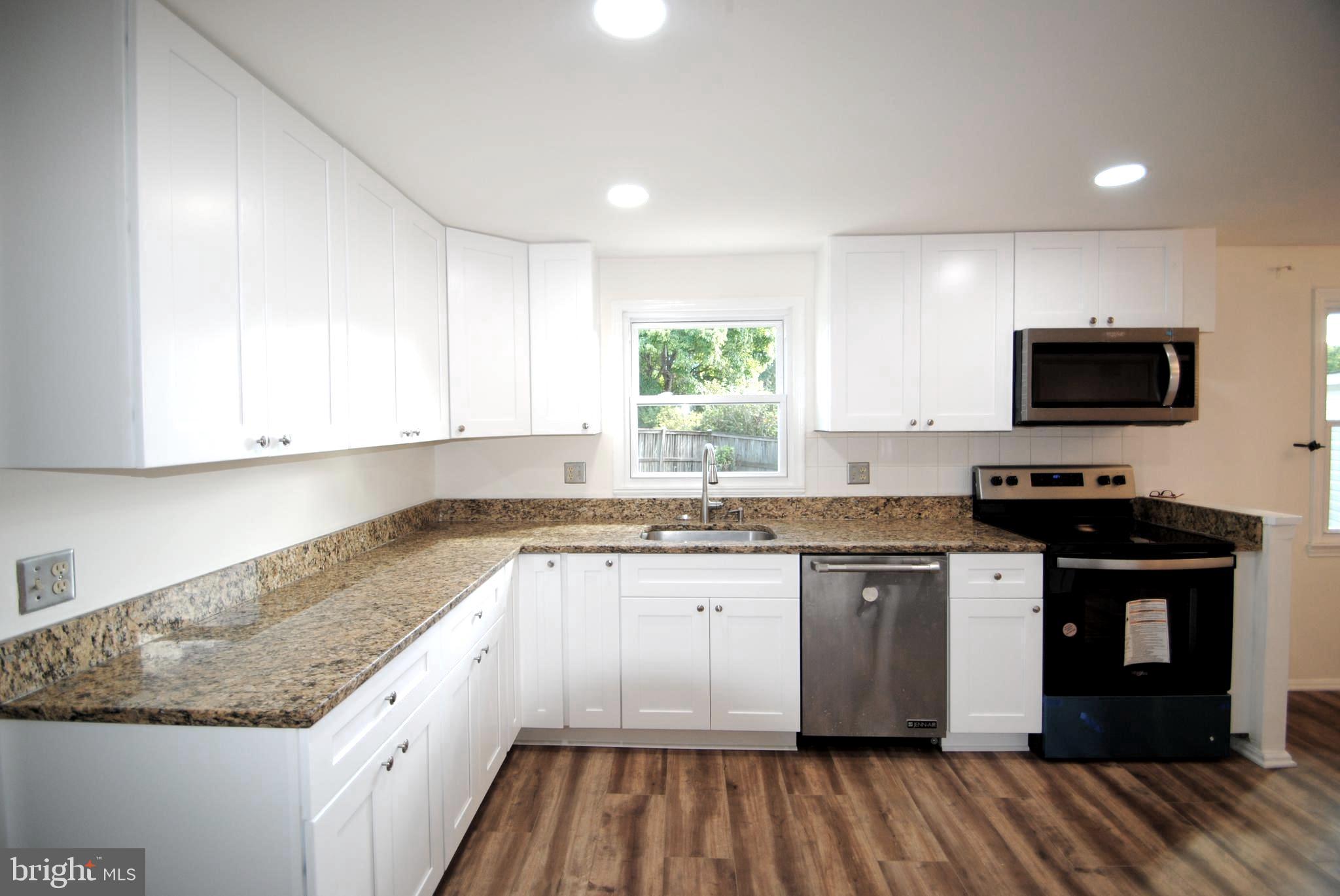 FOX MILL ESTATES - Residential