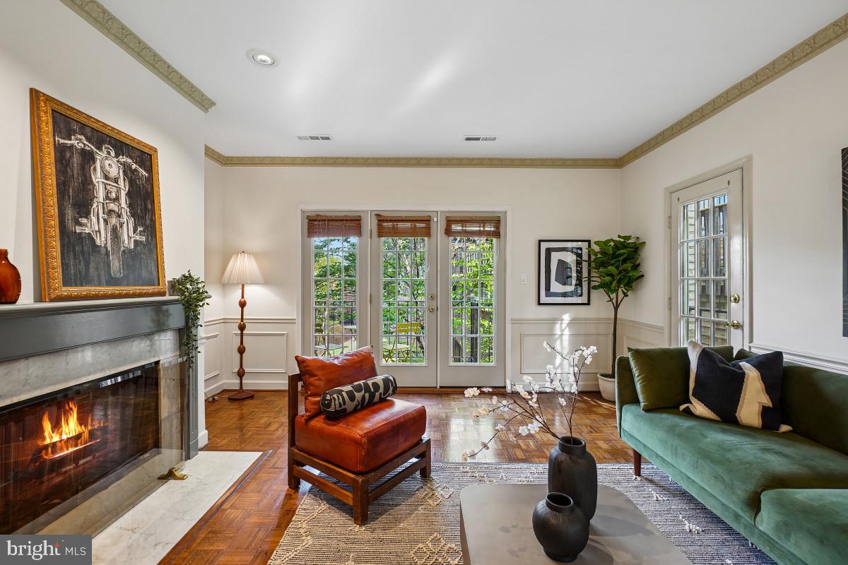 4607 MACARTHUR BOULEVARD NW B