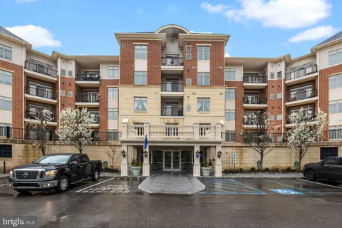 333 Carson Terrace Unit 333, Huntingdon Valley, PA MLS: PAMC2118242