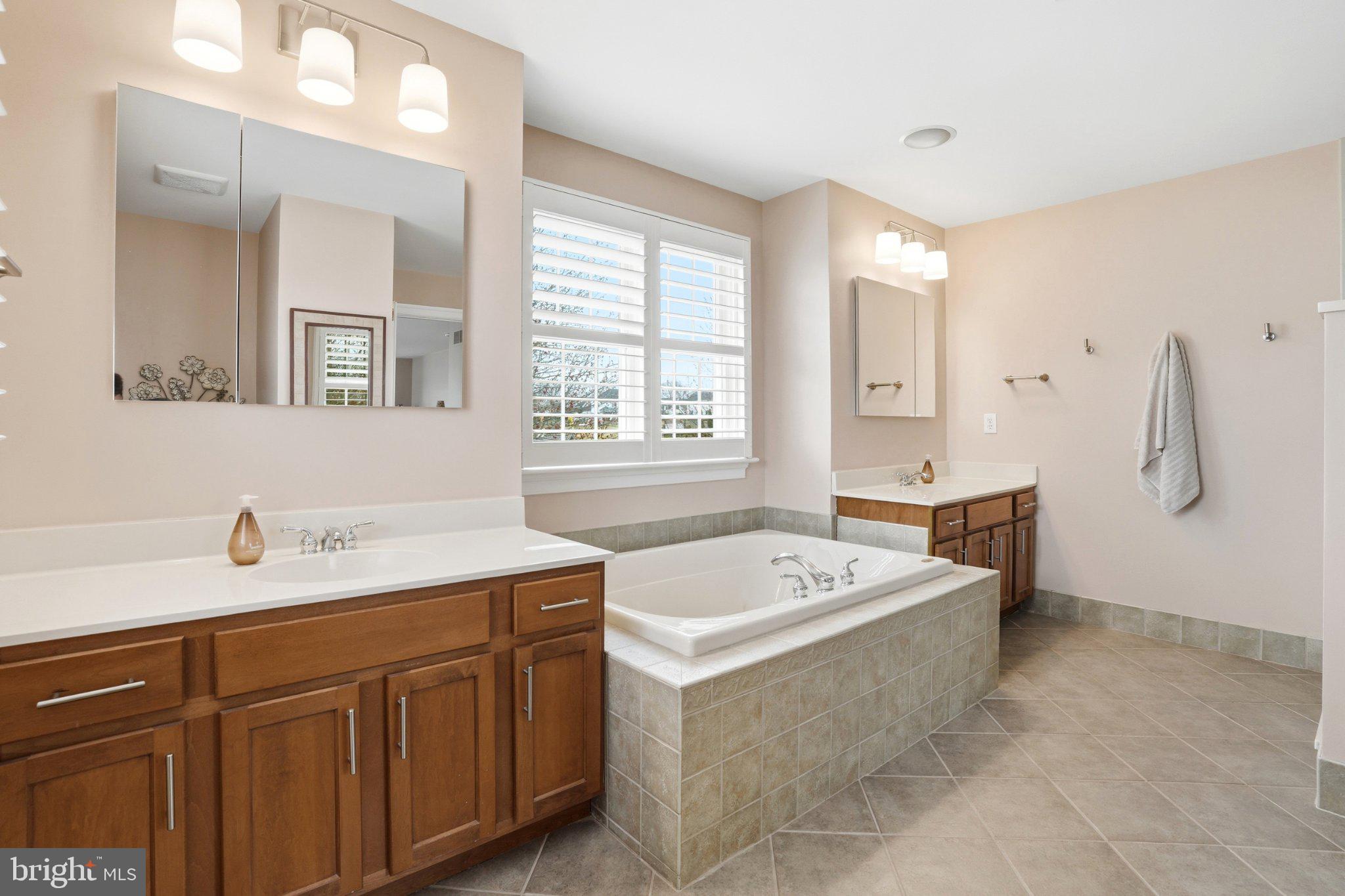 HILLTOWN CHASE - Residential