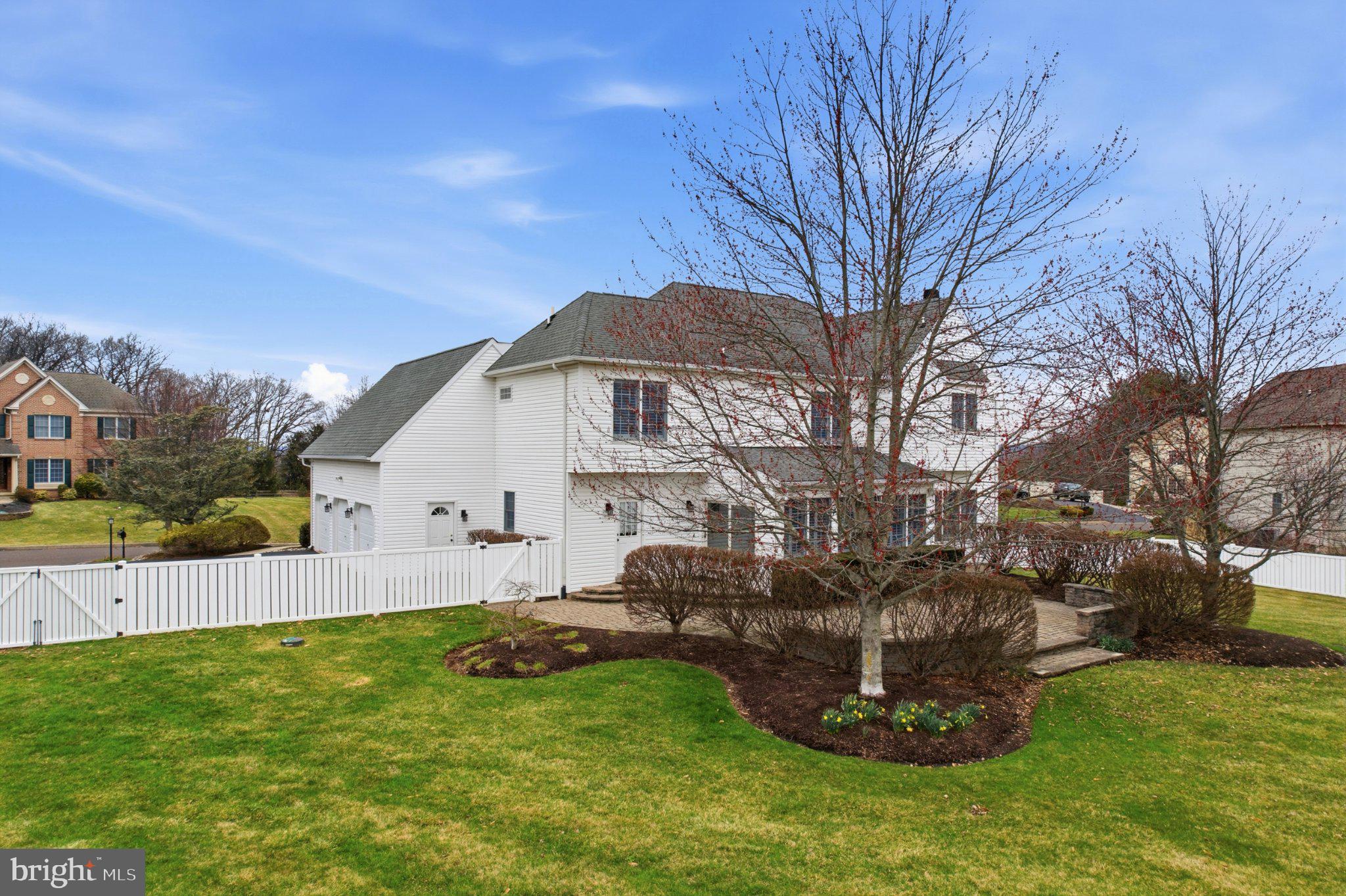 HILLTOWN CHASE - Residential