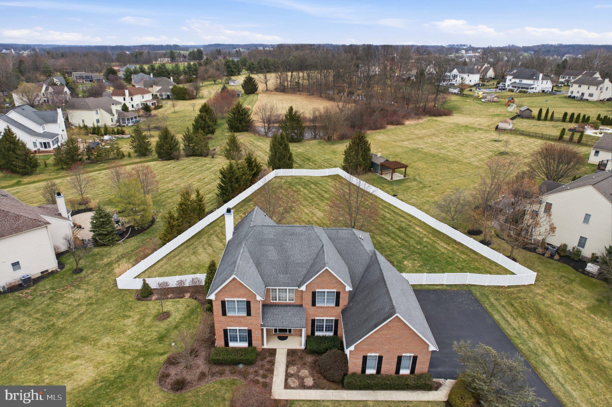 HILLTOWN CHASE - Residential