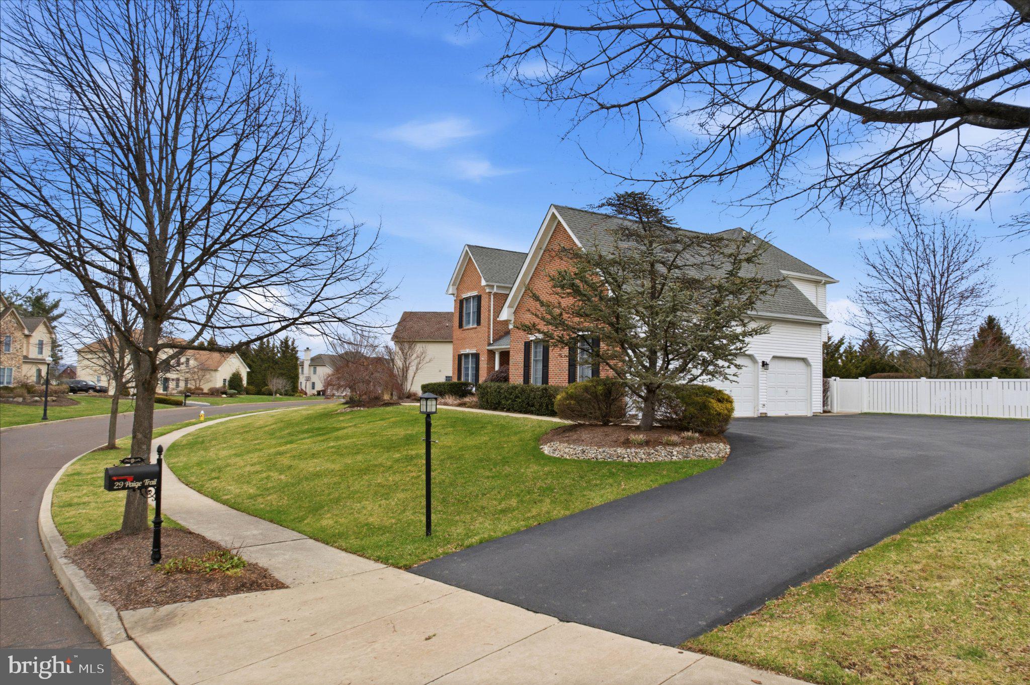 HILLTOWN CHASE - Residential