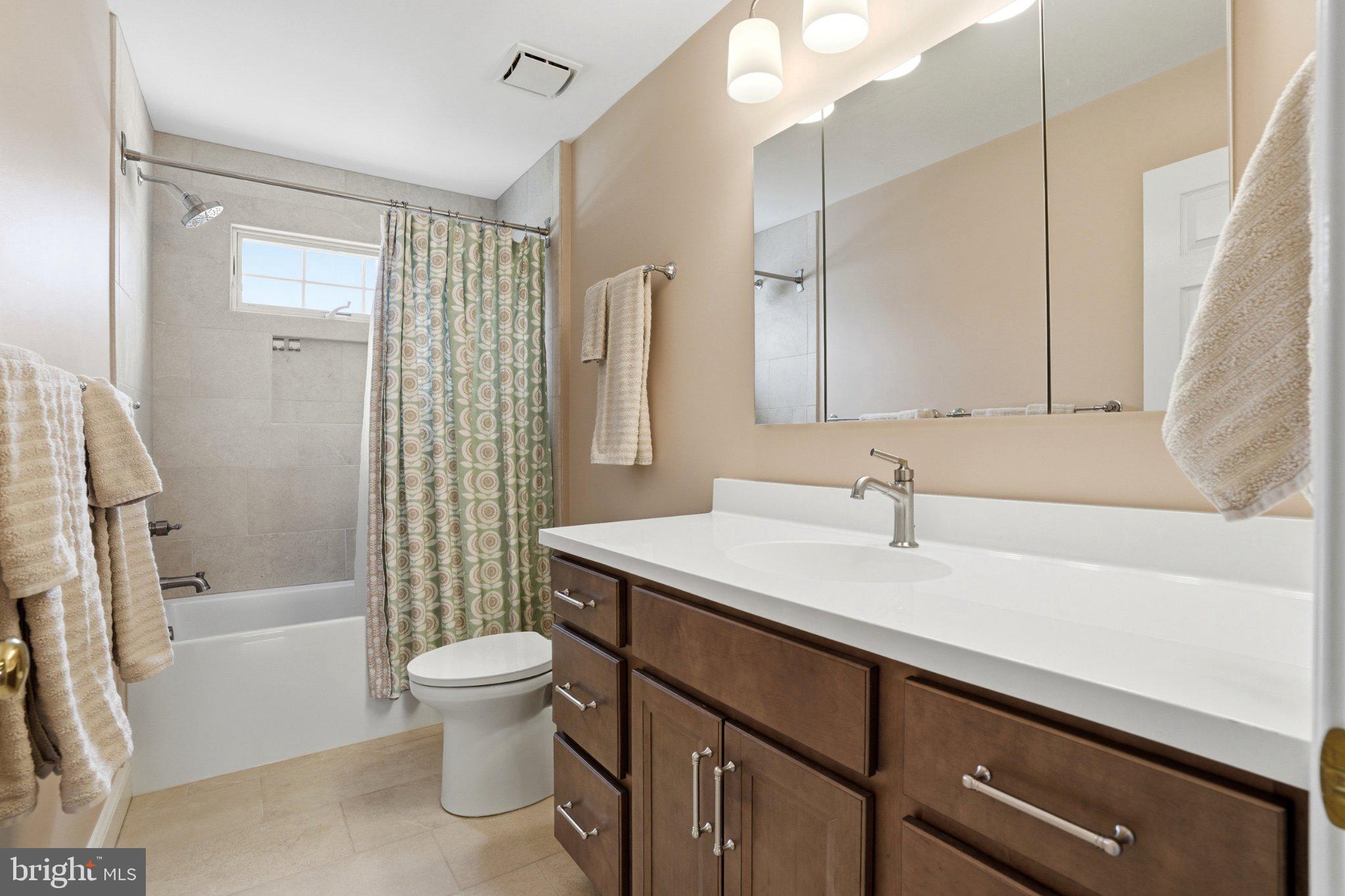 HILLTOWN CHASE - Residential