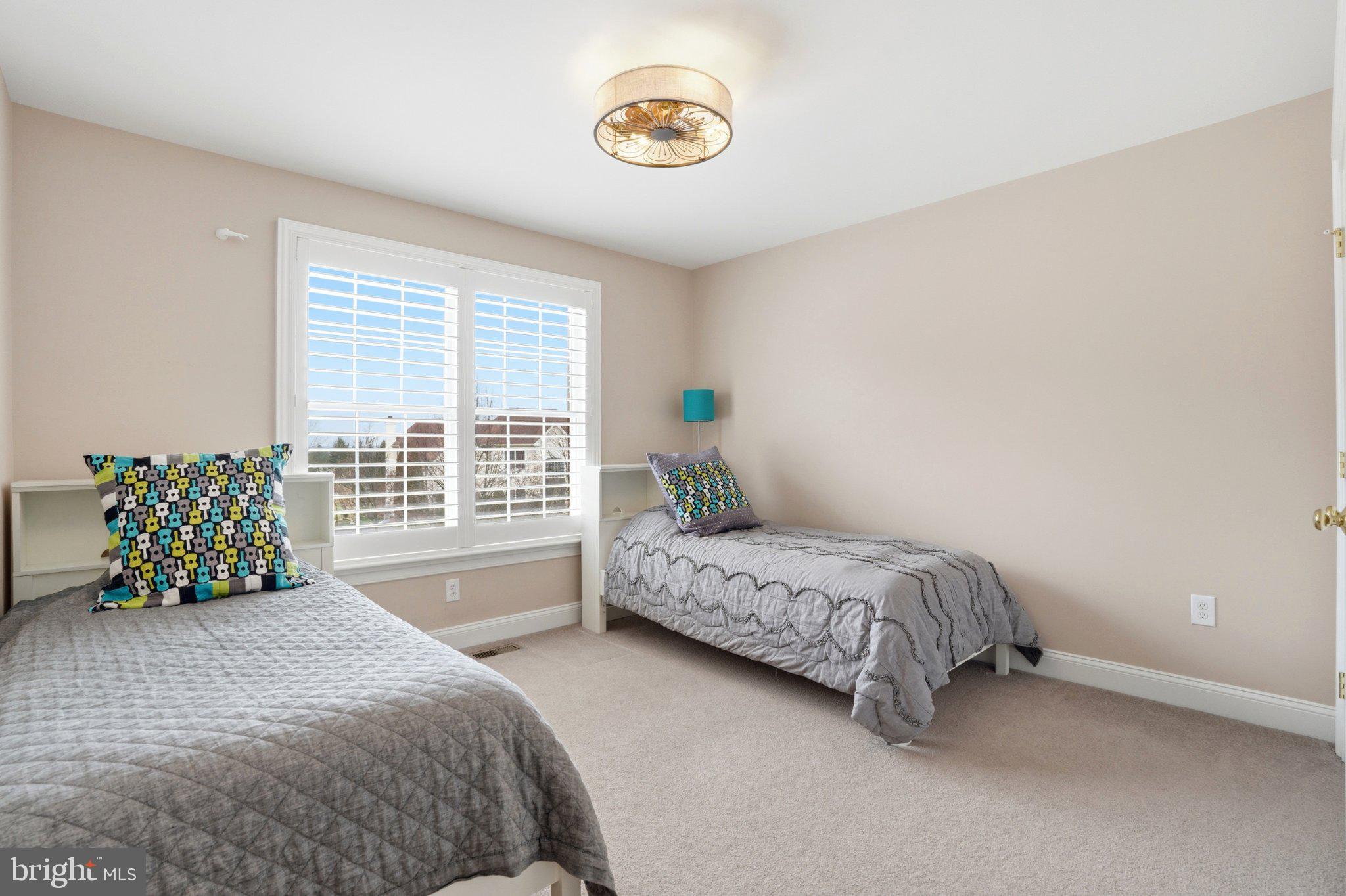 HILLTOWN CHASE - Residential