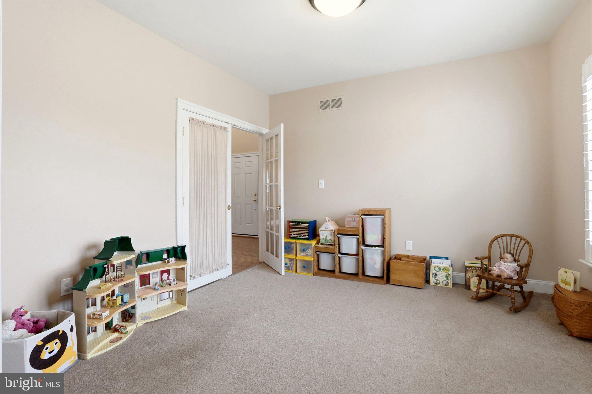 HILLTOWN CHASE - Residential