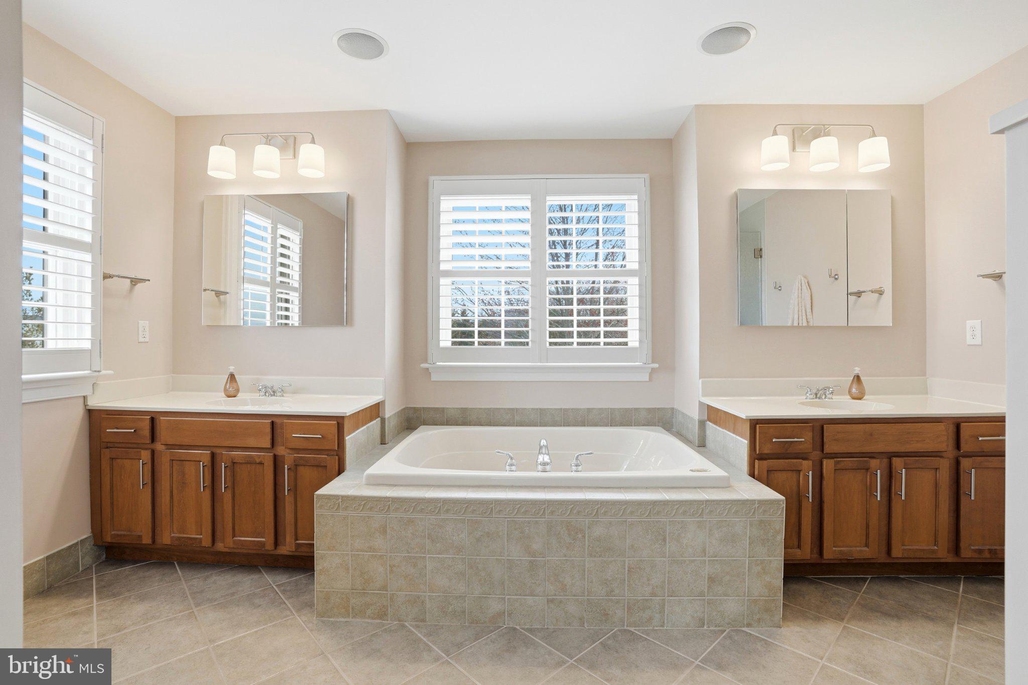 HILLTOWN CHASE - Residential