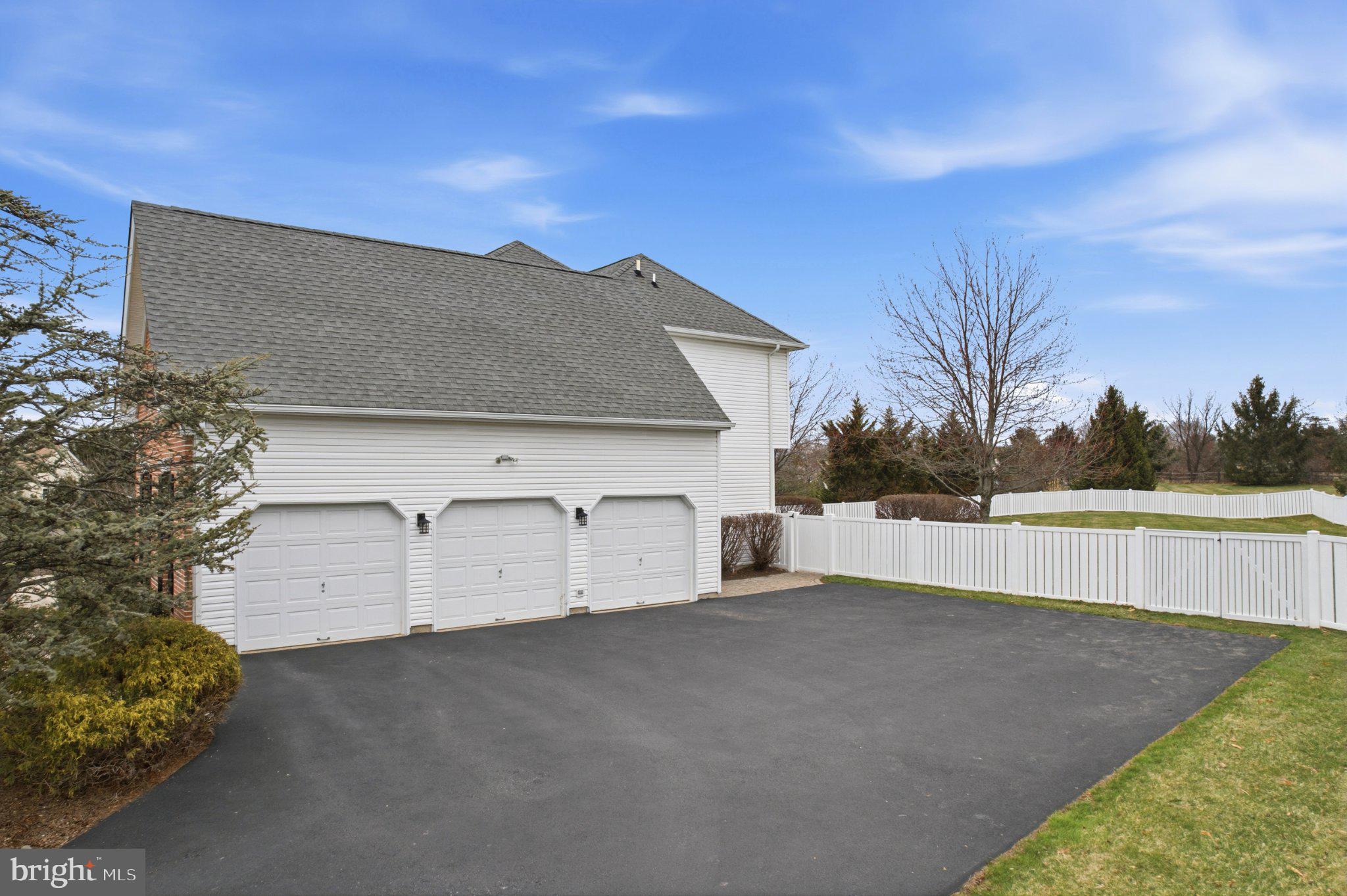 HILLTOWN CHASE - Residential