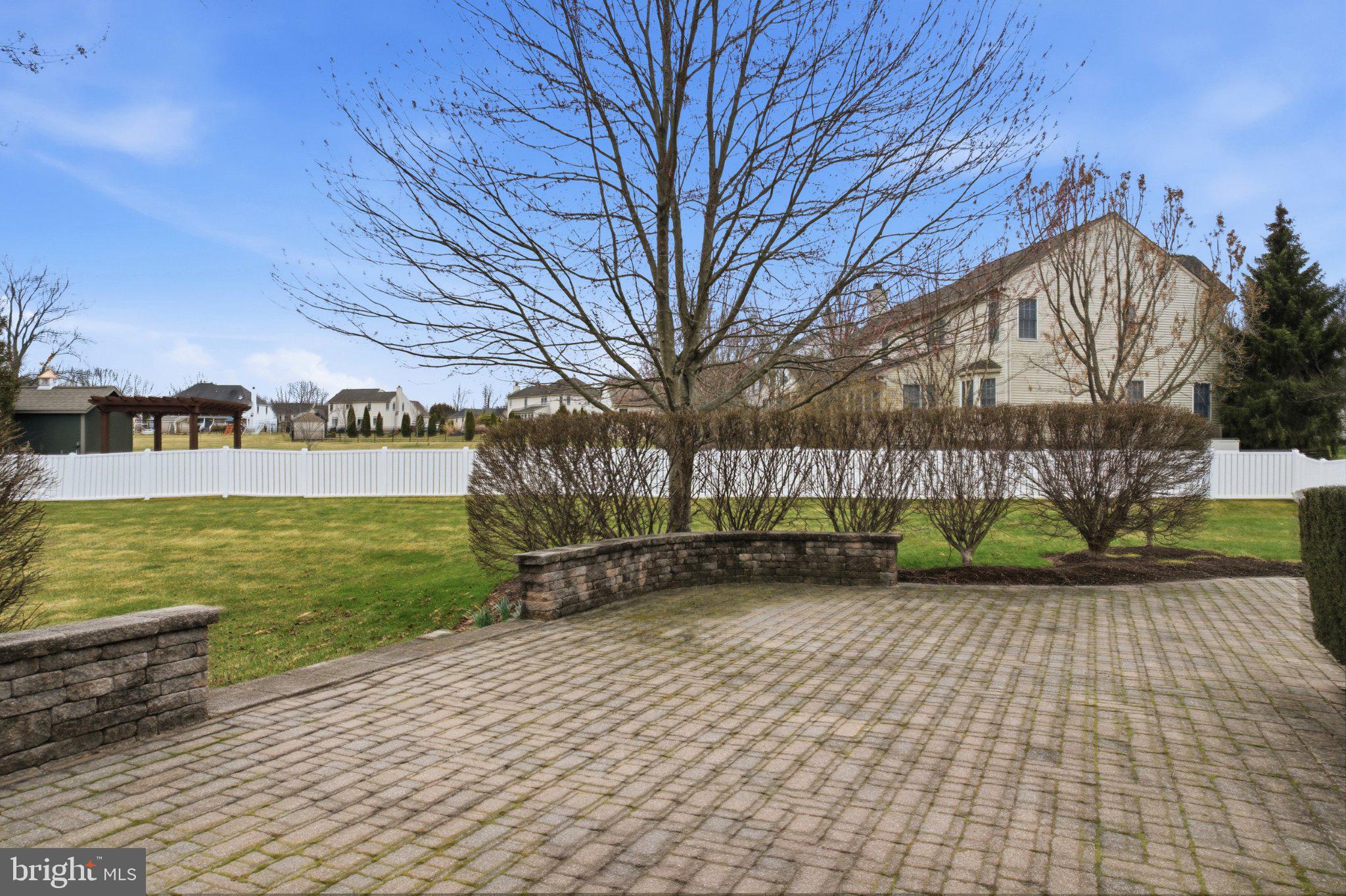 HILLTOWN CHASE - Residential