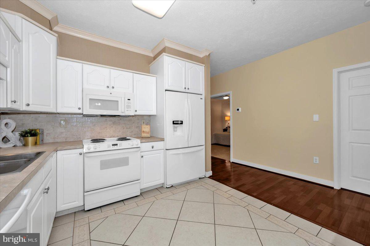 SUMMERLAND MANOR - Residential