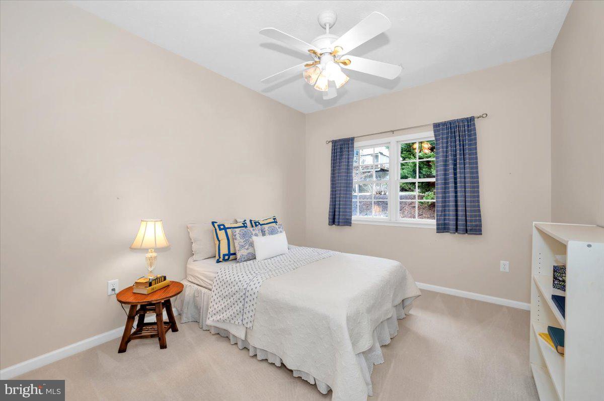 SUMMERLAND MANOR - Residential