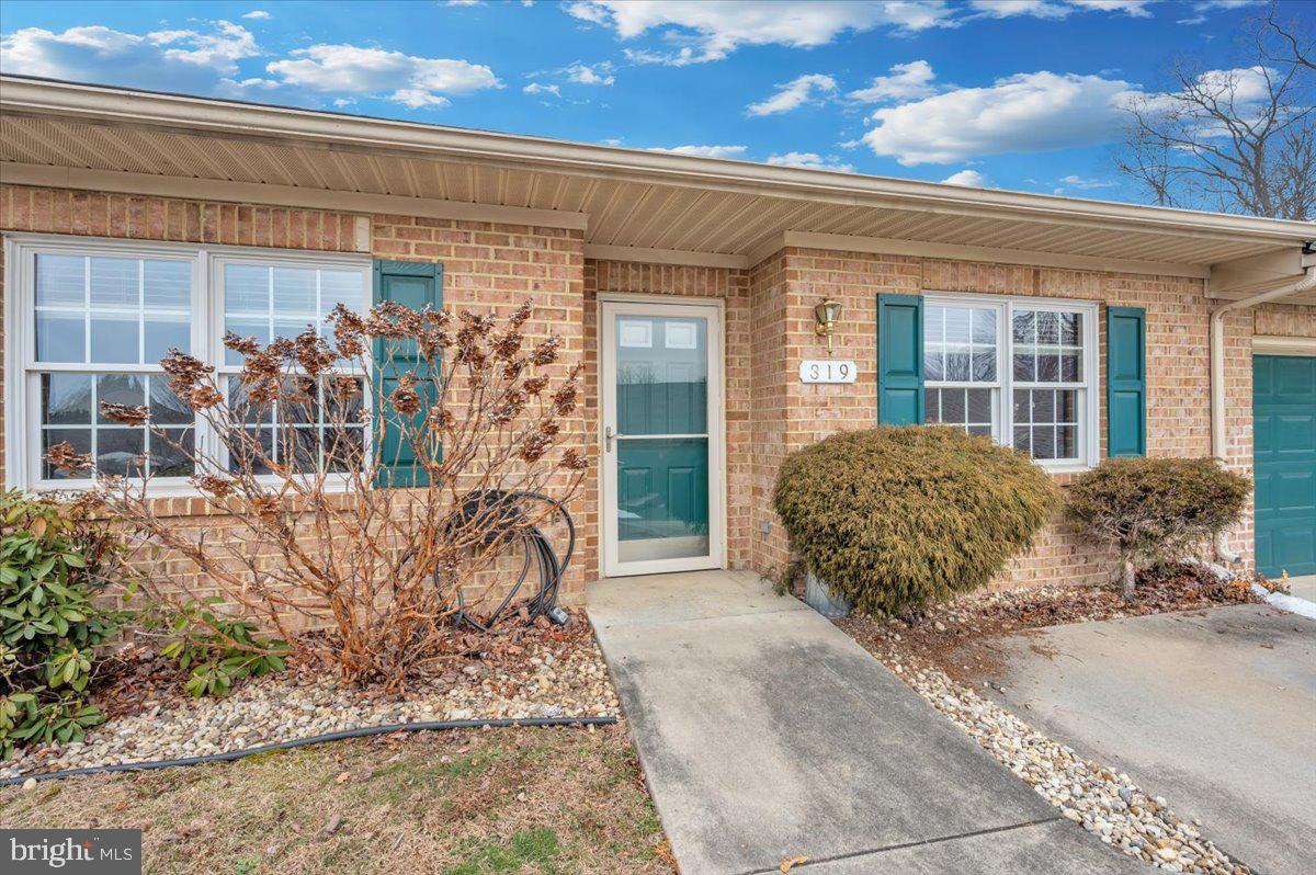 SUMMERLAND MANOR - Residential